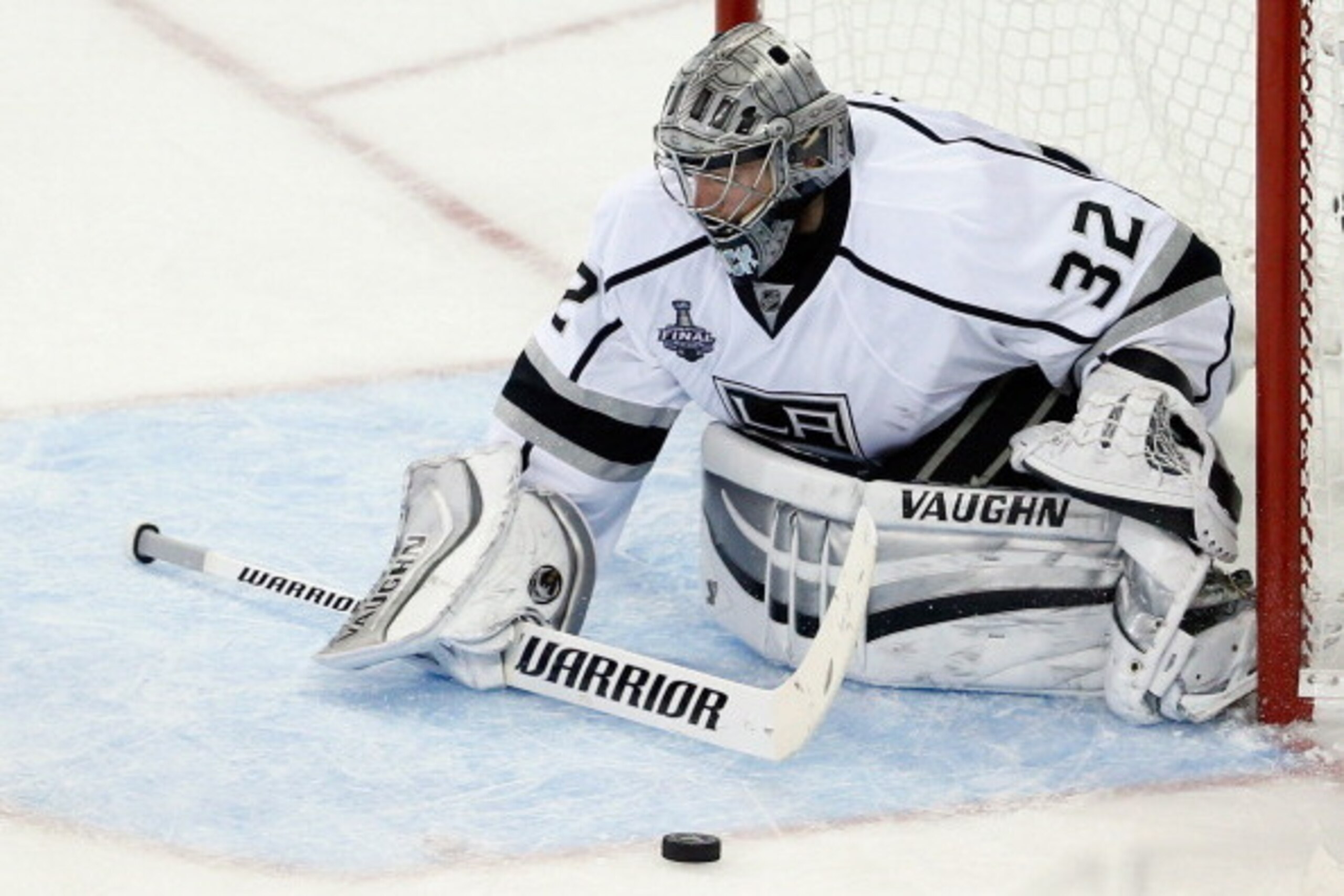 NEW YORK, NY - JUNE 09: Jonathan Quick #32 of the Los Angeles Kings makes a save during the third period of Game Three of the 2014 NHL Stanley Cup Final at Madison Square Garden on June 9, 2014 in New York, New York. (Photo by Paul Bereswill/Getty Image NEW YORK, NY - JUNE 09: Jonathan Quick #32 of the Los Angeles Kings makes a save during the third period of Game Three of the 2014 NHL Stanley Cup Final at Madison Square Garden on June 9, 2014 in New York, New York. (Photo by Paul Bereswill/Getty Image