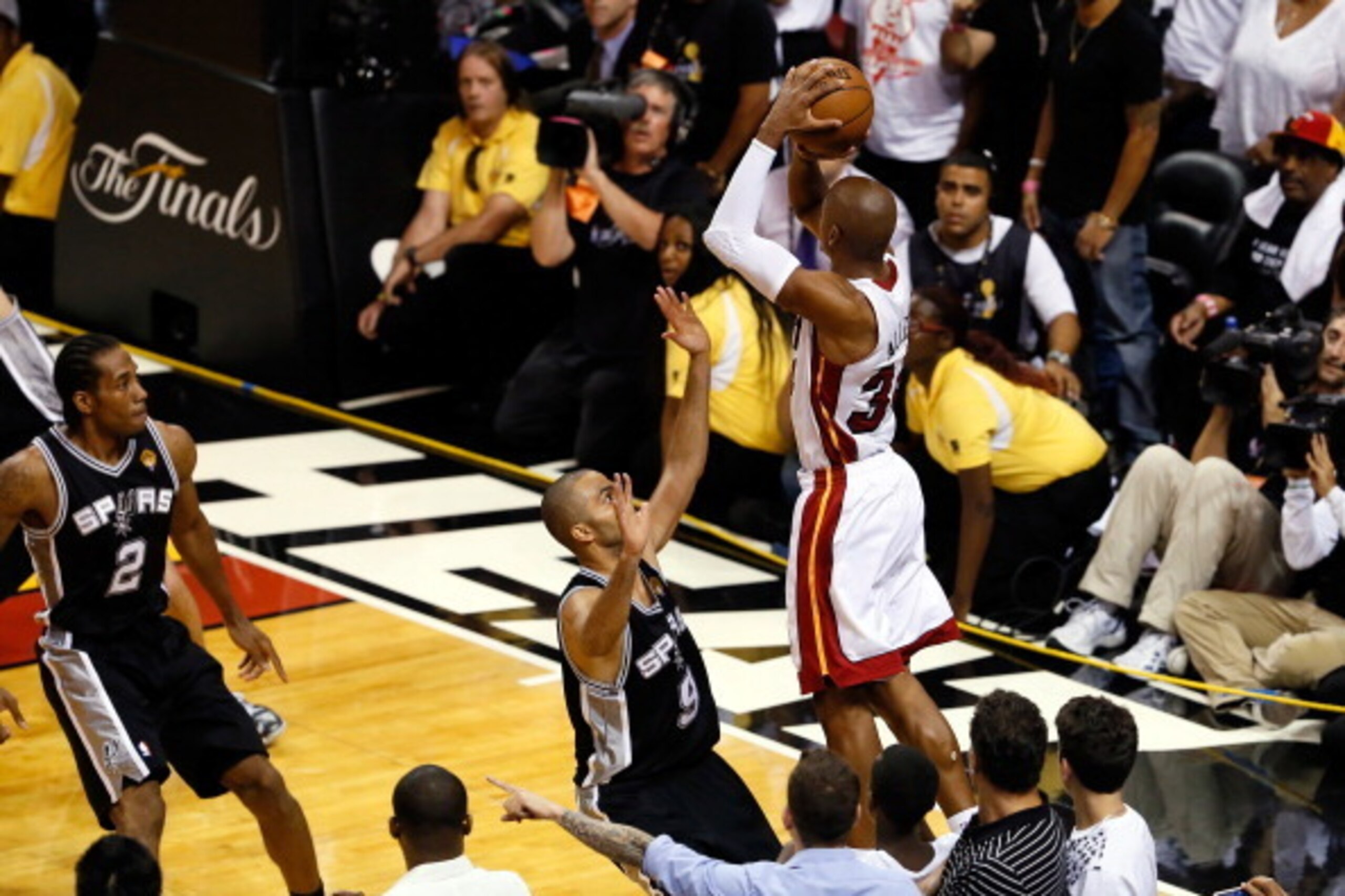 MIAMI, FL - JUNE 18:  Ray Allen #34 of the Miami Heat makes a game-tying three-pointer over Tony Parker #9 of the San Antonio Spurs in the fourth quarter during Game Six of the 2013 NBA Finals at AmericanAirlines Arena on June 18, 2013 in Miami, Florida. 