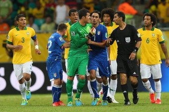 SALVADOR, BRAZIL - JUNE 22:  Julio Cesar and Marcelo of Brazil complain to the Referee Ravshan Irmatov after Italy's second goal  during the FIFA Confederations Cup Brazil 2013 Group A match between Italy and Brazil at Estadio Octavio Mangabeira (Arena Fo