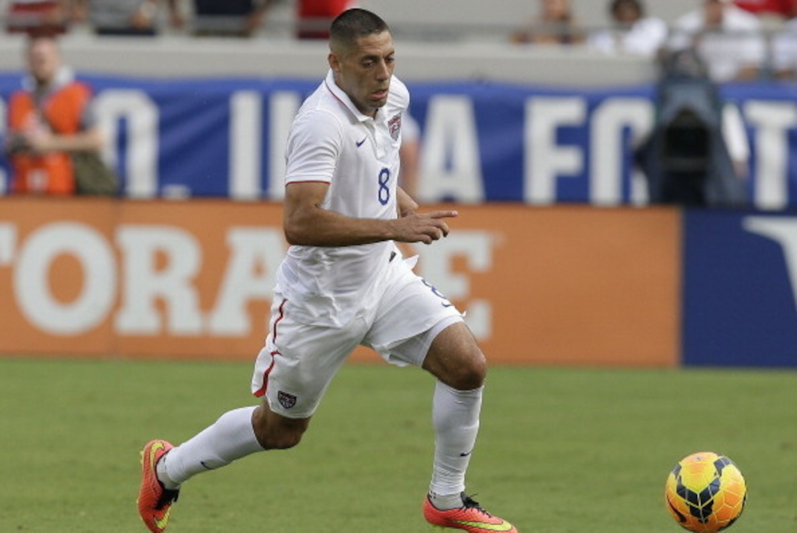 JACKSONVILLE, FL - JUNE 07:  Foward Clint Dempsey #8 of the United States dribbles during the international friendly match against Nigeria at EverBank Field on June 7, 2014 in Jacksonville, Florida.  (Photo by Mike Zarrilli/Getty Images)