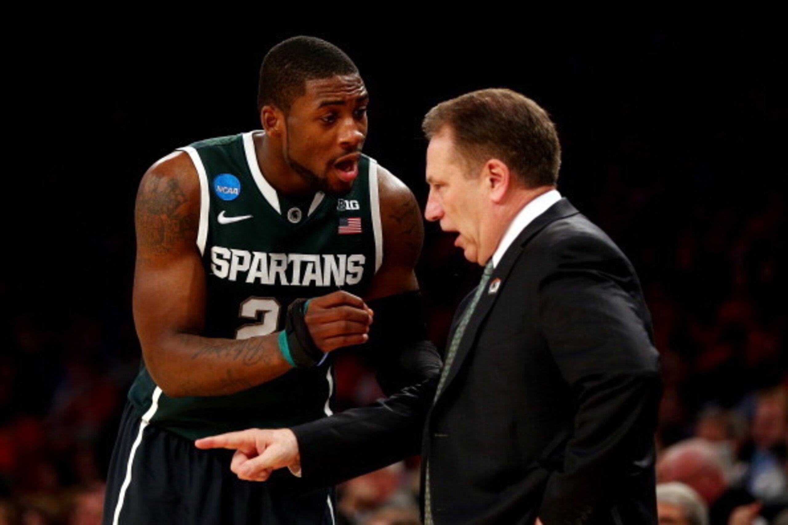 NEW YORK, NY - MARCH 28:  Head coach Tom Izzo of the Michigan State Spartans talks with Branden Dawson #22 against the Virginia Cavaliers during the regional semifinal of the 2014 NCAA Men's Basketball Tournament at Madison Square Garden on March 28, 2014