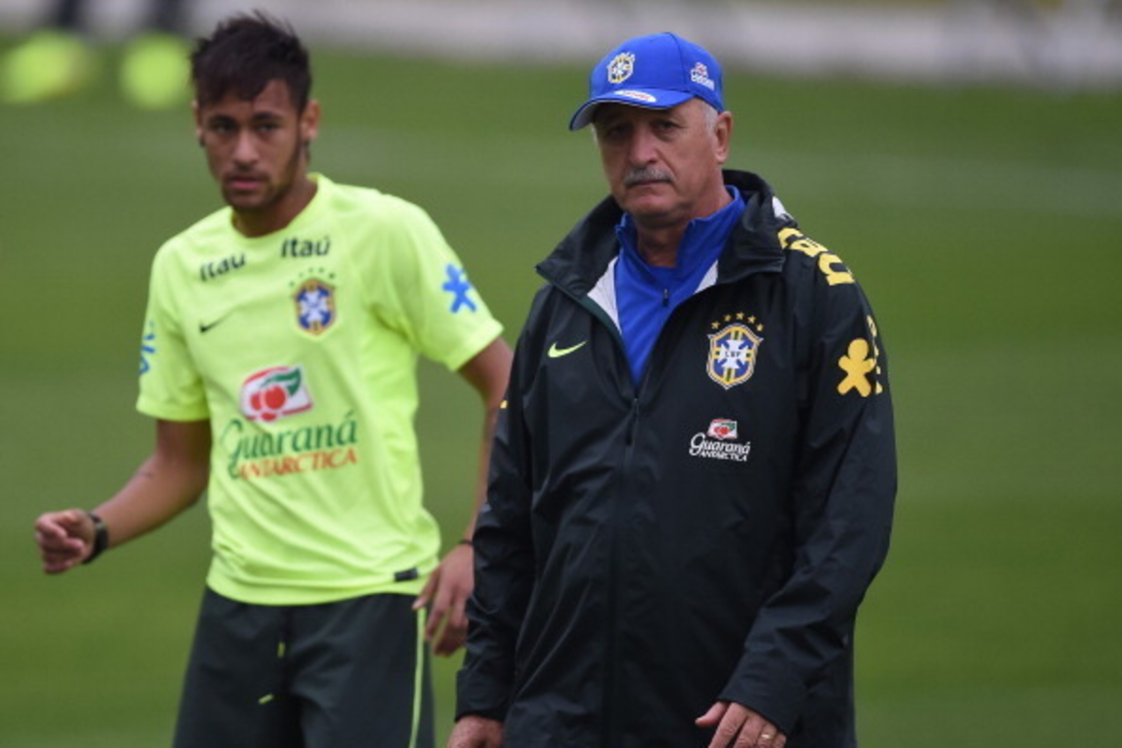 TERESOPOLIS, BRAZIL - JUNE 09: Head coach Luiz Felipe Scolari (R) gives instructions for Neymar during a training session of the Brazilian national football team at the squad's Granja Comary training complex, on June 09, 2014 in Teresopolis, 90 km from do