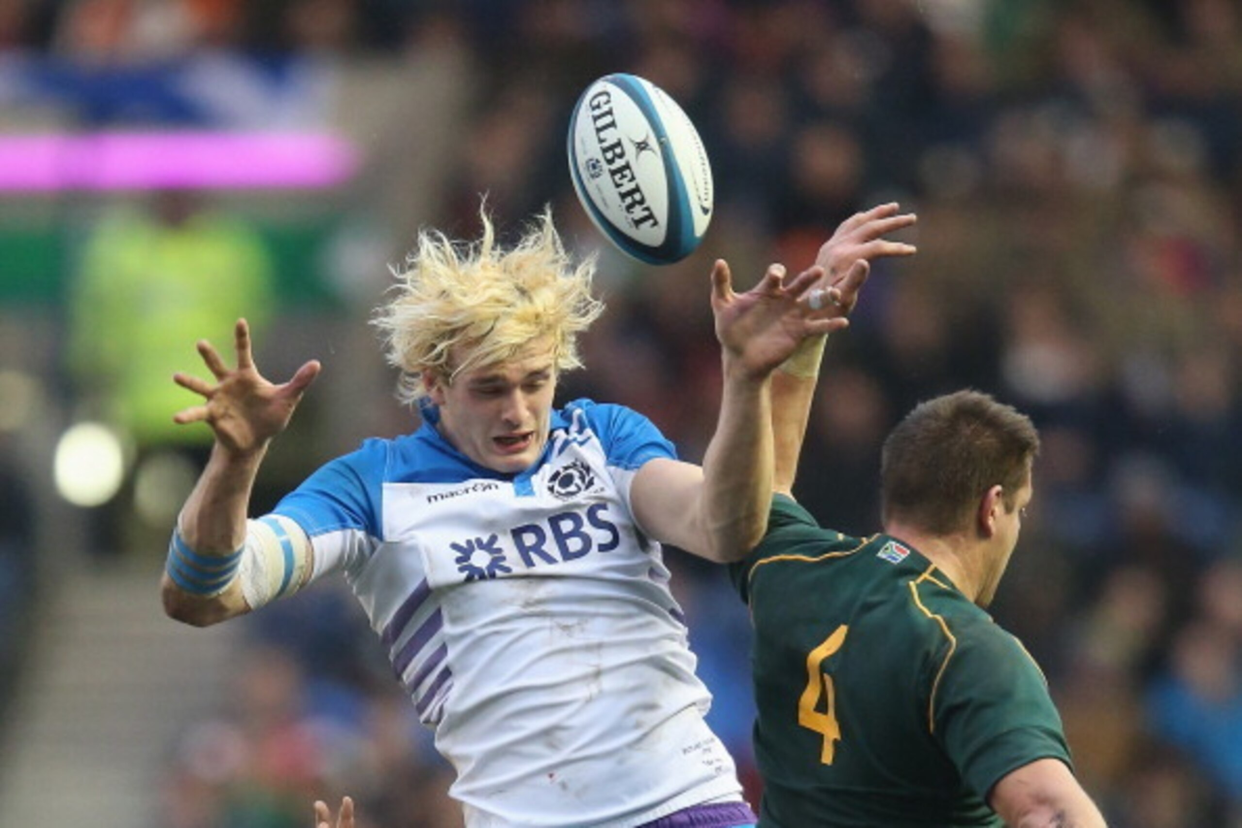EDINBURGH, SCOTLAND - NOVEMBER 17:  Richie Gray of Scotland battles for the ball with Bakkies Botha during the International match between Scotland and South Africa at Murrayfield Stadium on November 17, 2013 in Edinburgh, Scotland.  (Photo by David Roger