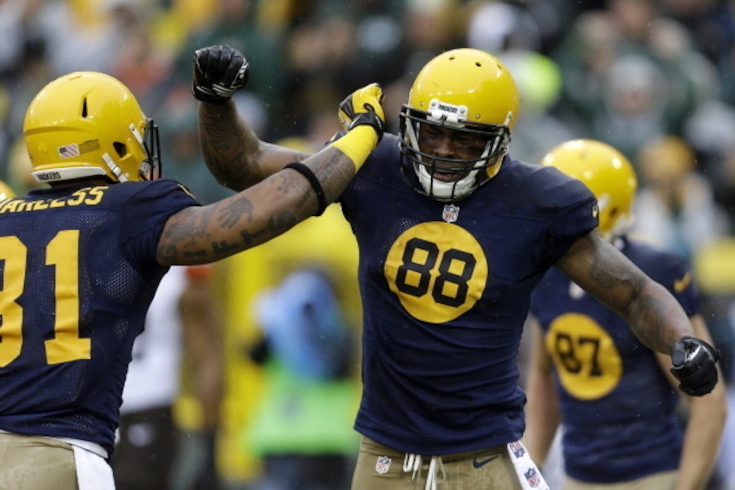 GREEN BAY, WI - OCTOBER 20: Jermichael Finley #88 of the Green Bay Packers celebrates with Andrew Quarless #81after scoring a touchdown in the first quarter against the Cleveland Browns during the game at Lambeau Field on October 20, 2013 in Green Bay, Wi