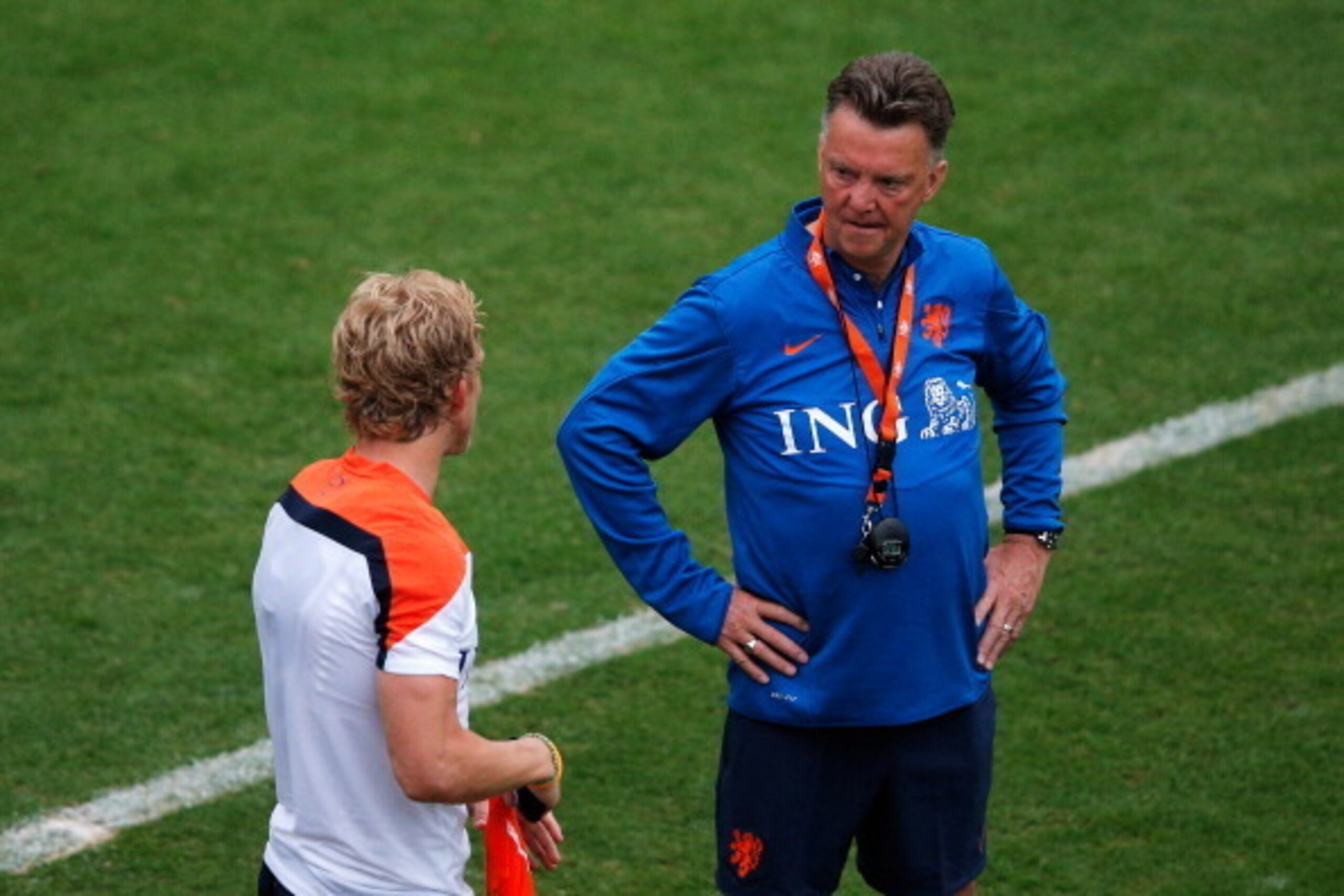 RIO DE JANEIRO, BRAZIL - JUNE 10:  Louis van Gaal, Netherlands national football team manager, speaks to Dirk Kuyt during the Netherlands training session at the 2014 FIFA World Cup Brazil held at the Estadio Jose Bastos Padilha Gavea on June 10, 2014 in 