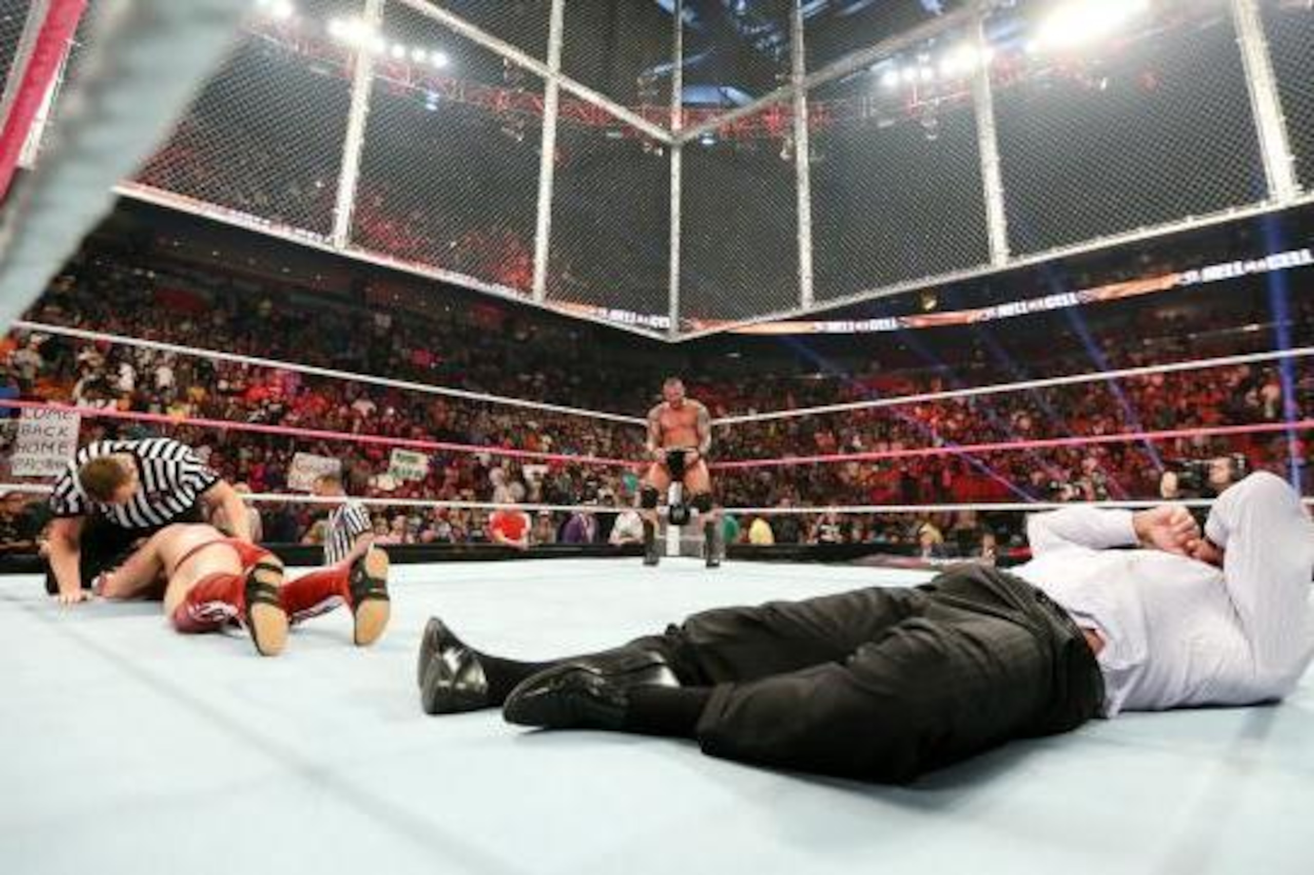 Hell in a Cell ends with Bryan not winning the belt