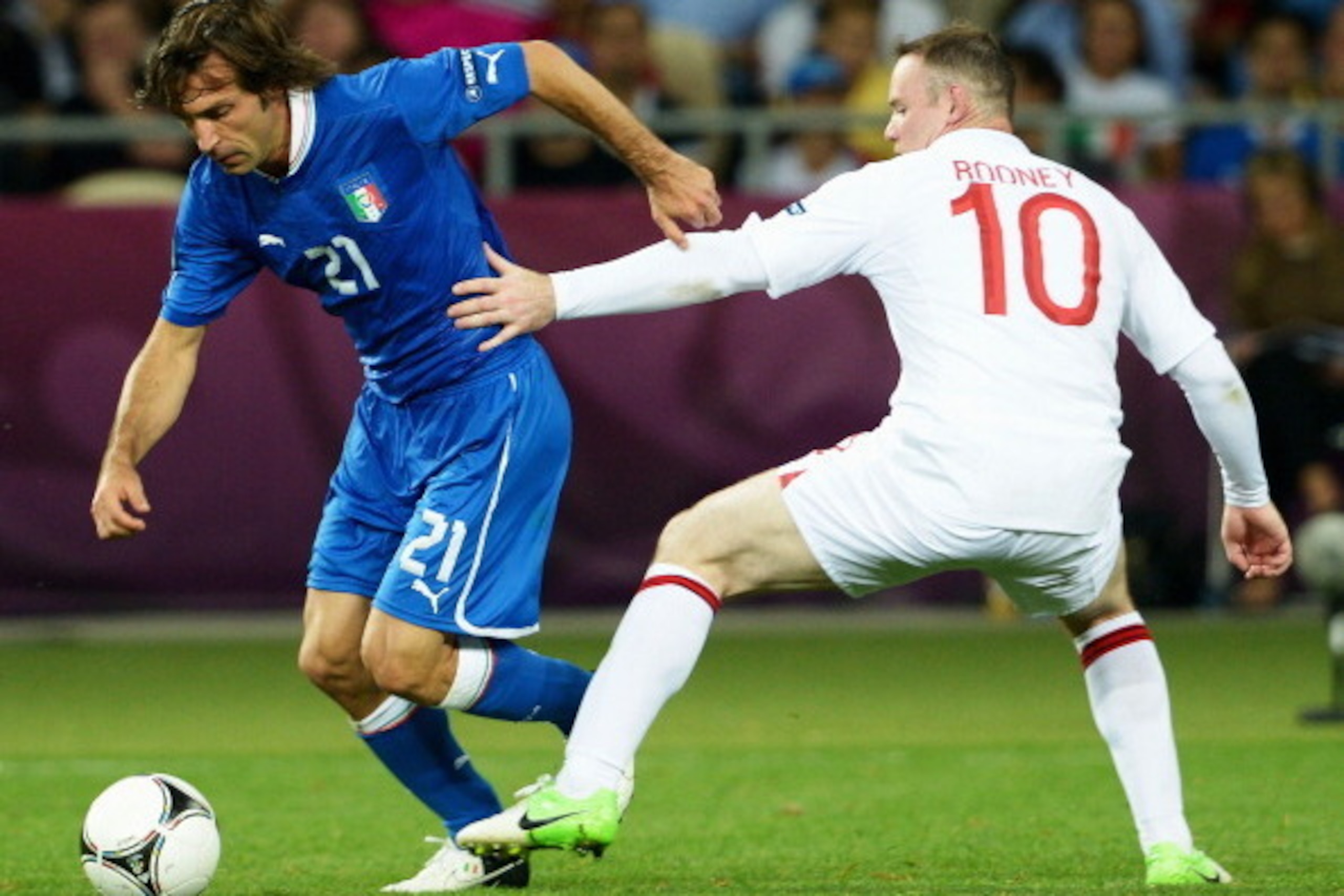 KIEV, UKRAINE - JUNE 24: Andrea Pirlo of Italy and Wayne Rooney of England challenge for the ball during the UEFA EURO 2012 quarter final match between England and Italy at The Olympic Stadium on June 24, 2012 in Kiev, Ukraine. (Photo by Claudio Villa/Ge KIEV, UKRAINE - JUNE 24: Andrea Pirlo of Italy and Wayne Rooney of England challenge for the ball during the UEFA EURO 2012 quarter final match between England and Italy at The Olympic Stadium on June 24, 2012 in Kiev, Ukraine. (Photo by Claudio Villa/Ge