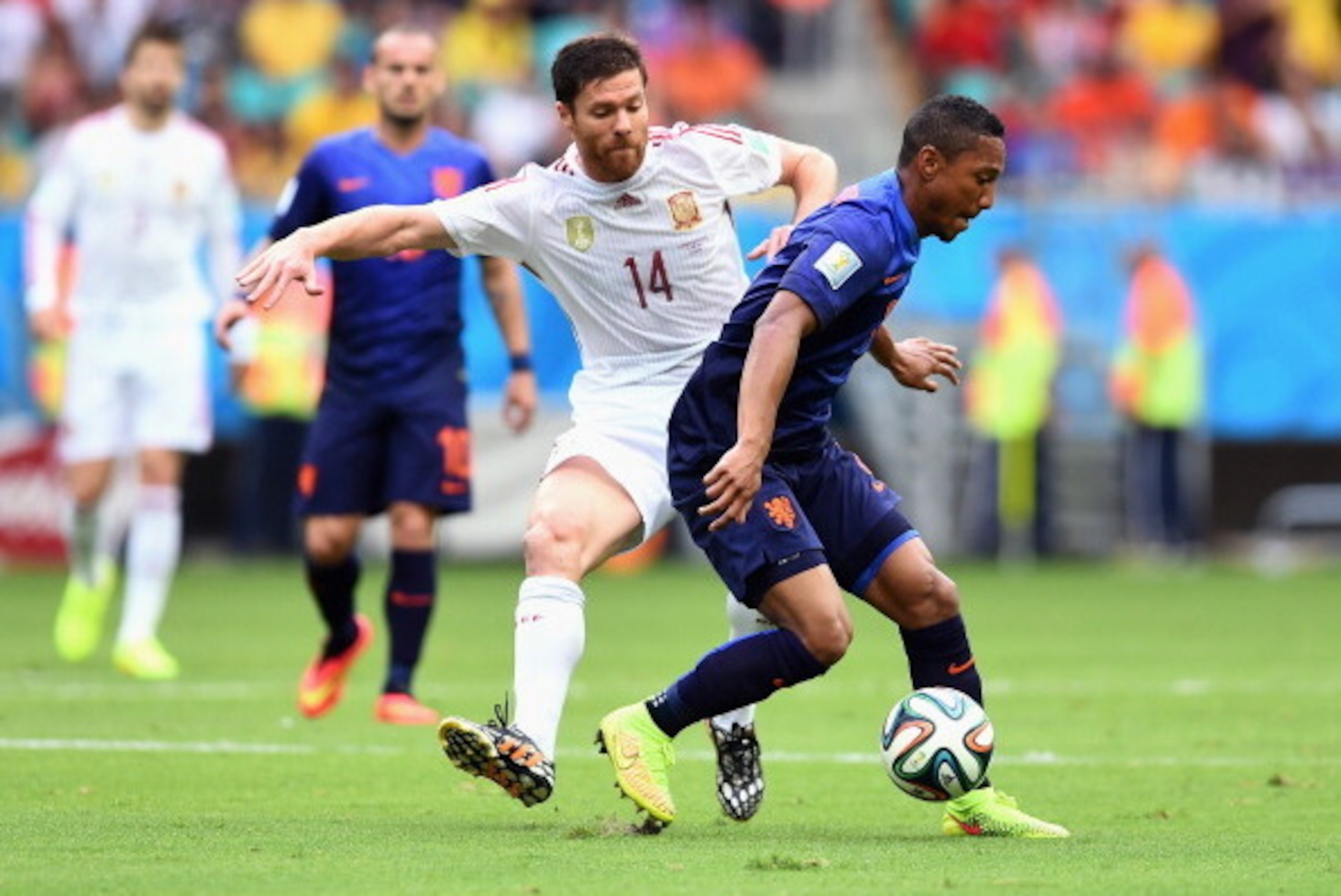 SALVADOR, BRAZIL - JUNE 13: Jonathan de Guzman of the Netherlands fights off a challenge by Xabi Alonso of Spain in the first half during the 2014 FIFA World Cup Brazil Group B match between Spain and Netherlands at Arena Fonte Nova on June 13, 2014 in S SALVADOR, BRAZIL - JUNE 13: Jonathan de Guzman of the Netherlands fights off a challenge by Xabi Alonso of Spain in the first half during the 2014 FIFA World Cup Brazil Group B match between Spain and Netherlands at Arena Fonte Nova on June 13, 2014 in S