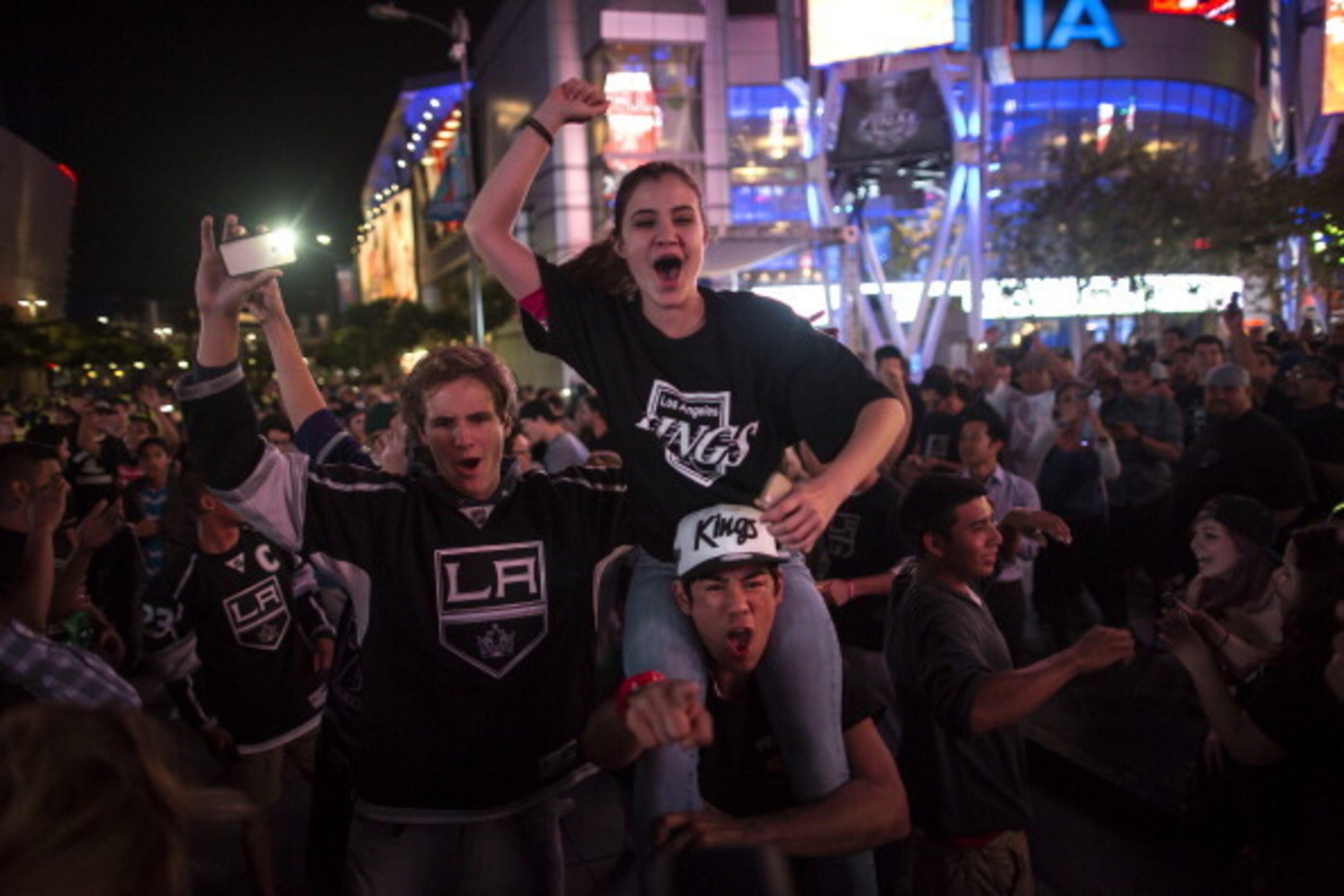 LOS ANGELES, CA - JUNE 13:  Los Angeles Kings fans celebrate the team's Stanley Cup victory in Los Angeles, California. The Kings beat the New York Rangers in overtime. (Photo by Eric Thayer/Getty Images)