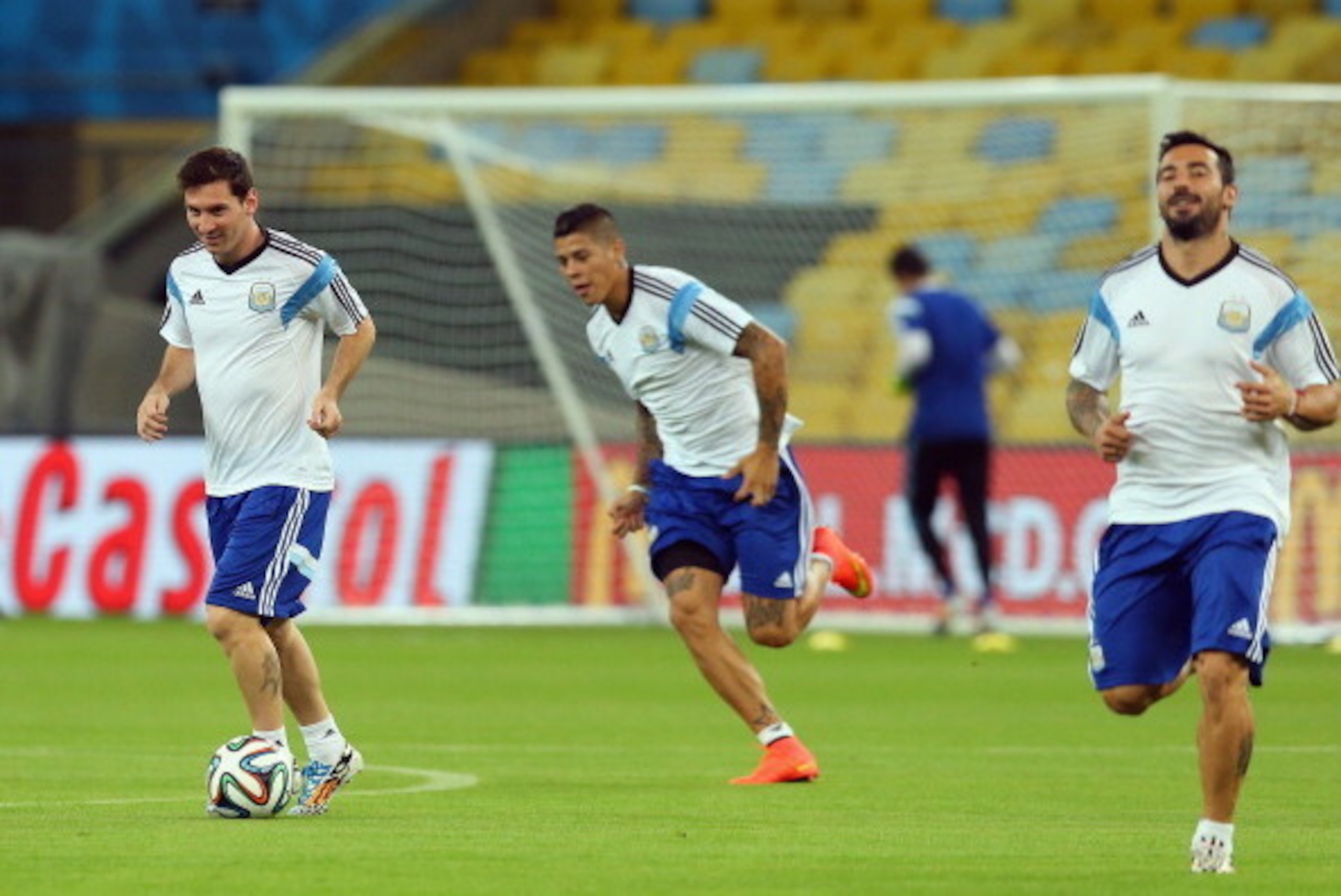 RIO DE JANEIRO, BRAZIL - JUNE 14:  Lionel Messi of Argentina dribbles the ball during a training session at Maracana stadium on June 14, 2014 in Rio de Janeiro, Brazil.  (Photo by Ronald Martinez/Getty Images)