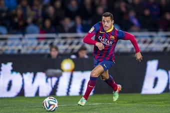 SAN SEBASTIAN, SPAIN - FEBRUARY 12:  Alexis Sanchez of FC Barcelona controls the ball during the Copa del Rey Semi-Final first leg match betweenReal Sociedad and Barcelona at Estadio Anoeta  on February 12, 2014 in San Sebastian, Spain.  (Photo by Juan Ma