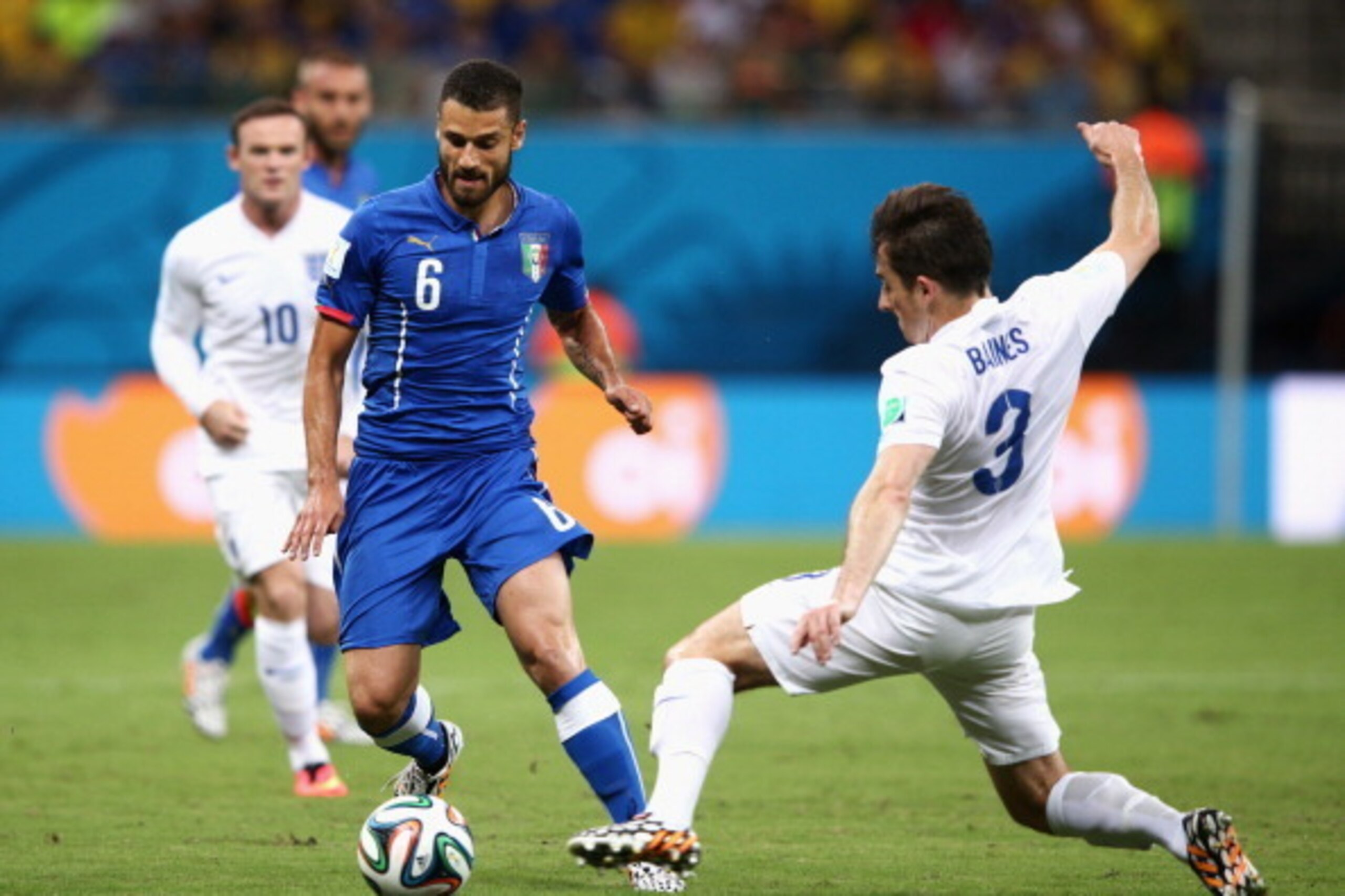 MANAUS, BRAZIL - JUNE 14: Antonio Candreva of Italy is challenged by Leighton Baines of England during the 2014 FIFA World Cup Brazil Group D match between England and Italy at Arena Amazonia on June 14, 2014 in Manaus, Brazil.  (Photo by Adam Pretty/Gett