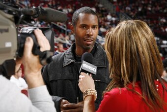 HOUSTON - JANUARY 9:  Charlie Ward former NBA and Houston Rockets player is interviewed during the game against the New York Knicks on January 9, 2010 at the Toyota Center in Houston, Texas. NOTE TO USER: User expressly acknowledges and agrees that, by do