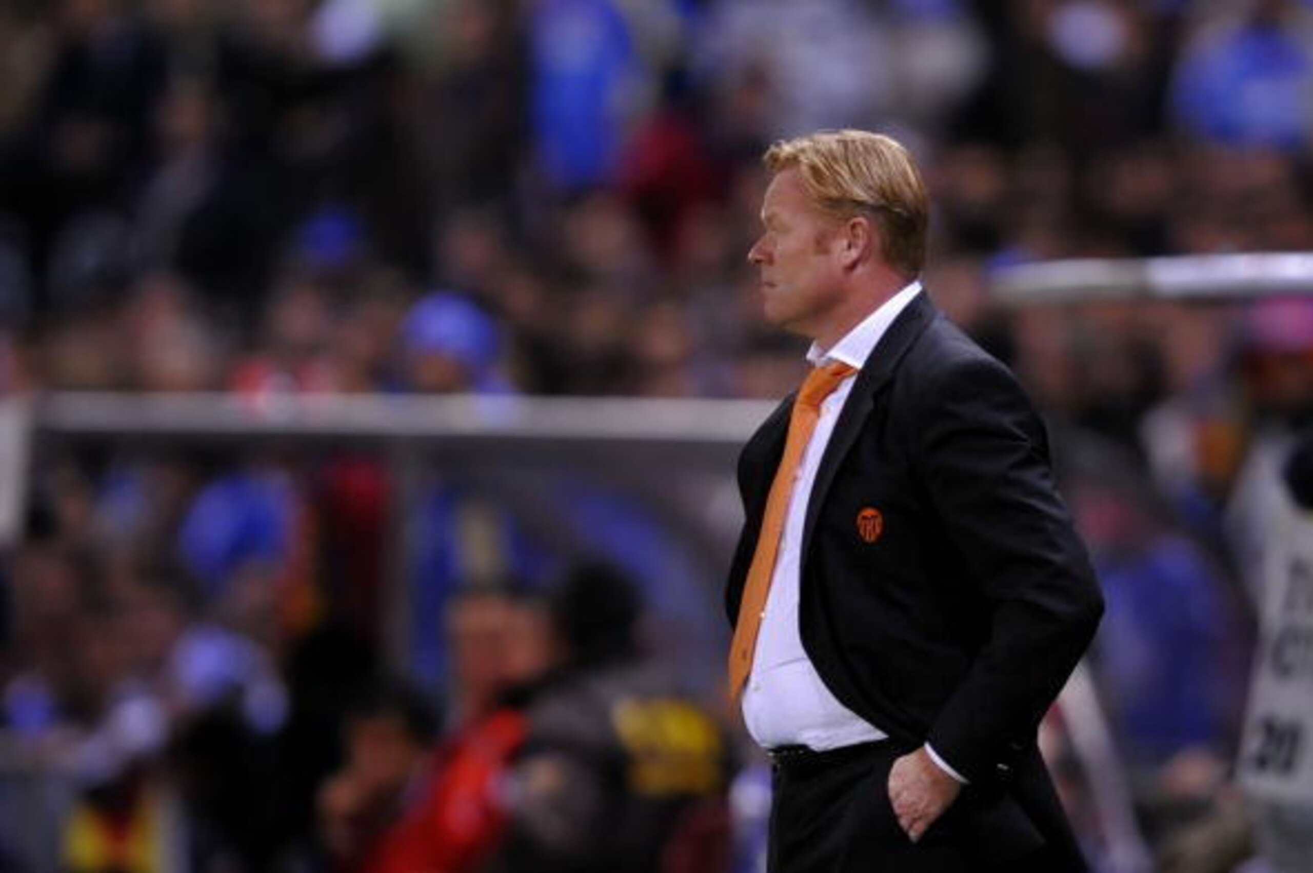 MADRID, SPAIN - APRIL 16:  Valencia's manager Ronald Koeman of The Netherlands watches his side beat Getafe 3-1 in the Copa del Rey final match at the Vicente Calderon stadium on April 16, 2008 in Madrid, Spain.  (Photo by Denis Doyle/Getty Images)