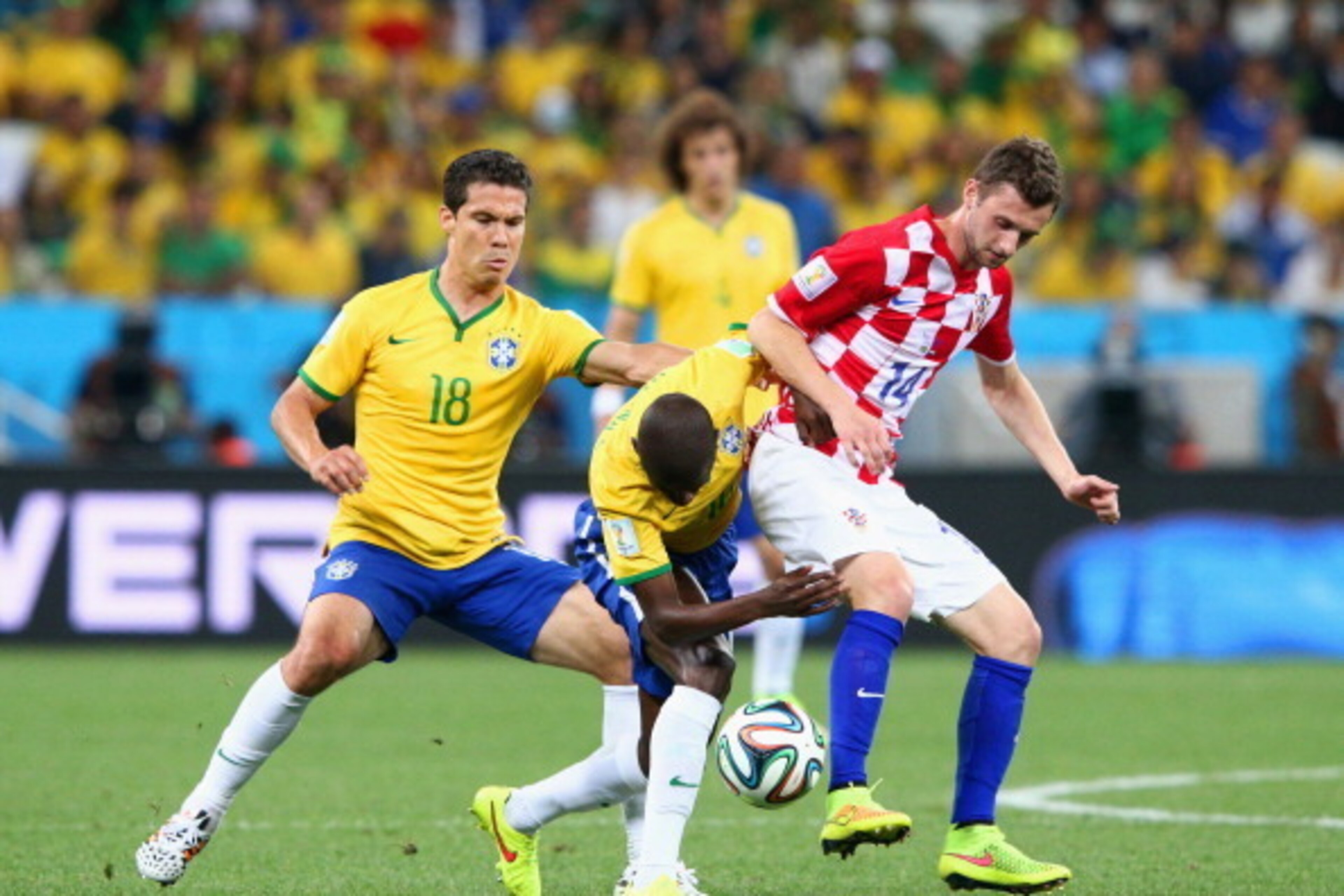 SAO PAULO, BRAZIL - JUNE 12: Hernanes and Ramires of Brazil battle with Marcelo Brozovic of Croatia for the ball during the 2014 FIFA World Cup Brazil Group A match between Brazil and Croatia at Arena de Sao Paulo on June 12, 2014 in Sao Paulo, Brazil.  (