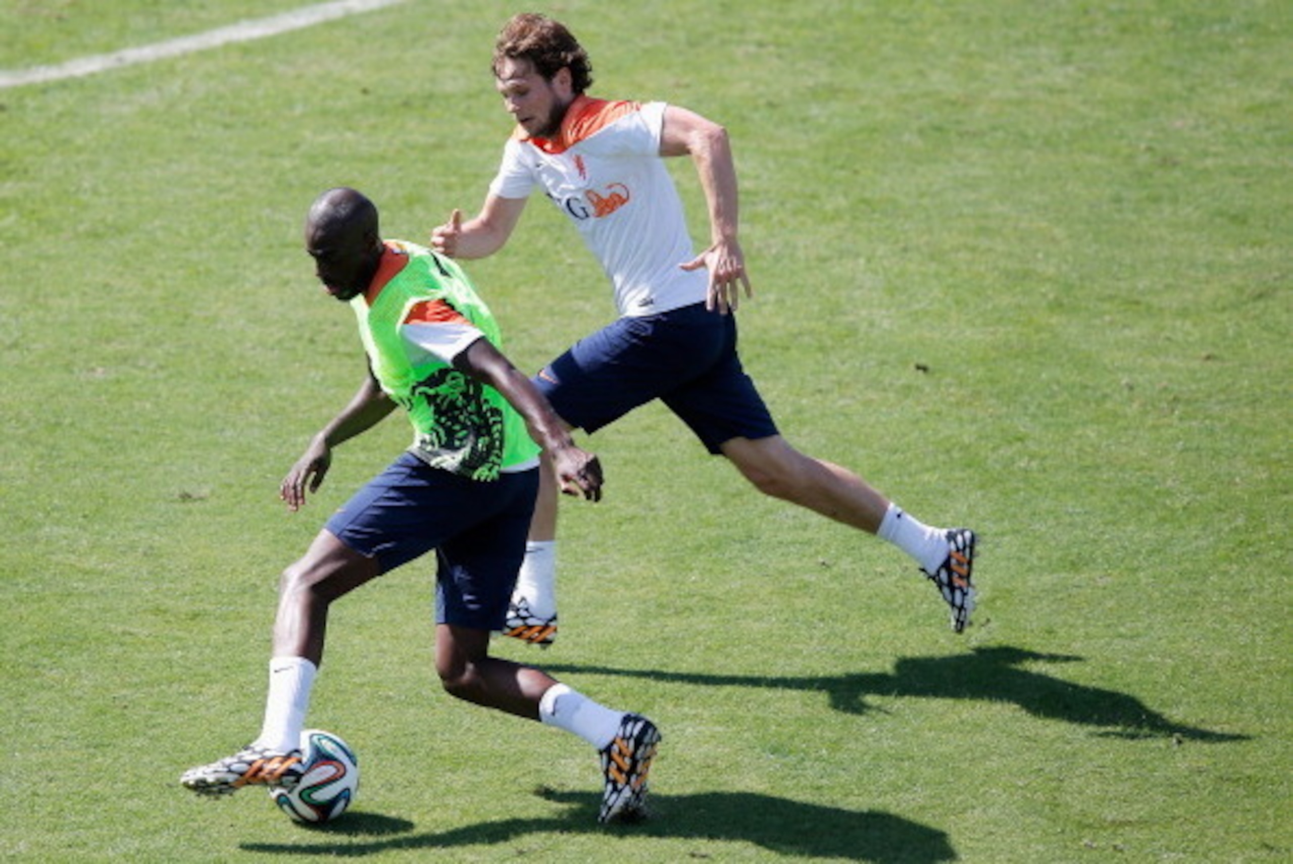 RIO DE JANEIRO, BRAZIL - JUNE 08:  Daley Blind and Bruno Martins Indi in action during the Netherlands training session at the 2014 FIFA World Cup Brazil held at the Estadio Jose Bastos Padilha Gavea on June 8, 2014 in Rio de Janeiro, Brazil.  (Photo by D