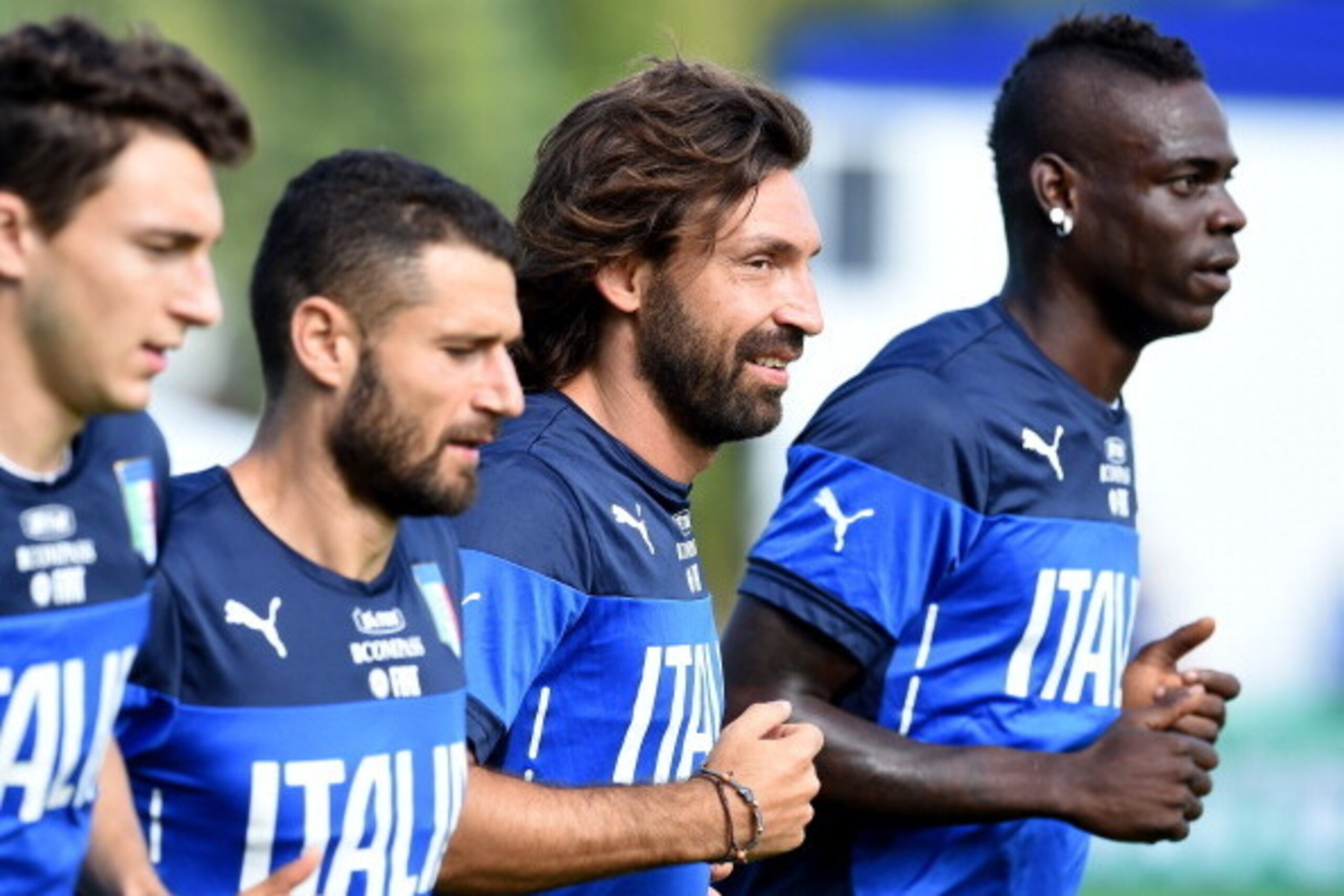 RIO DE JANEIRO, BRAZIL - JUNE 16:  Andrea Pirlo of Italy (C) smiles during a training session on June 16, 2014 in Rio de Janeiro, Brazil.  (Photo by Claudio Villa/Getty Images)