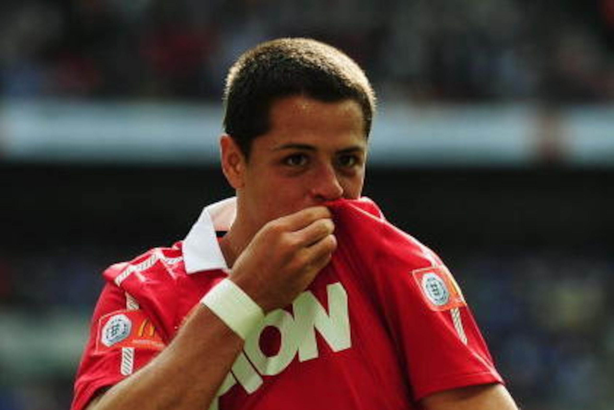 LONDON, ENGLAND - AUGUST 08: Javier Hernandez of Manchester United celebrates as he scores their second goal during the FA Community Shield match between Chelsea and Manchester United at Wembley Stadium on August 8, 2010 in London, England. (Photo by La LONDON, ENGLAND - AUGUST 08: Javier Hernandez of Manchester United celebrates as he scores their second goal during the FA Community Shield match between Chelsea and Manchester United at Wembley Stadium on August 8, 2010 in London, England. (Photo by La