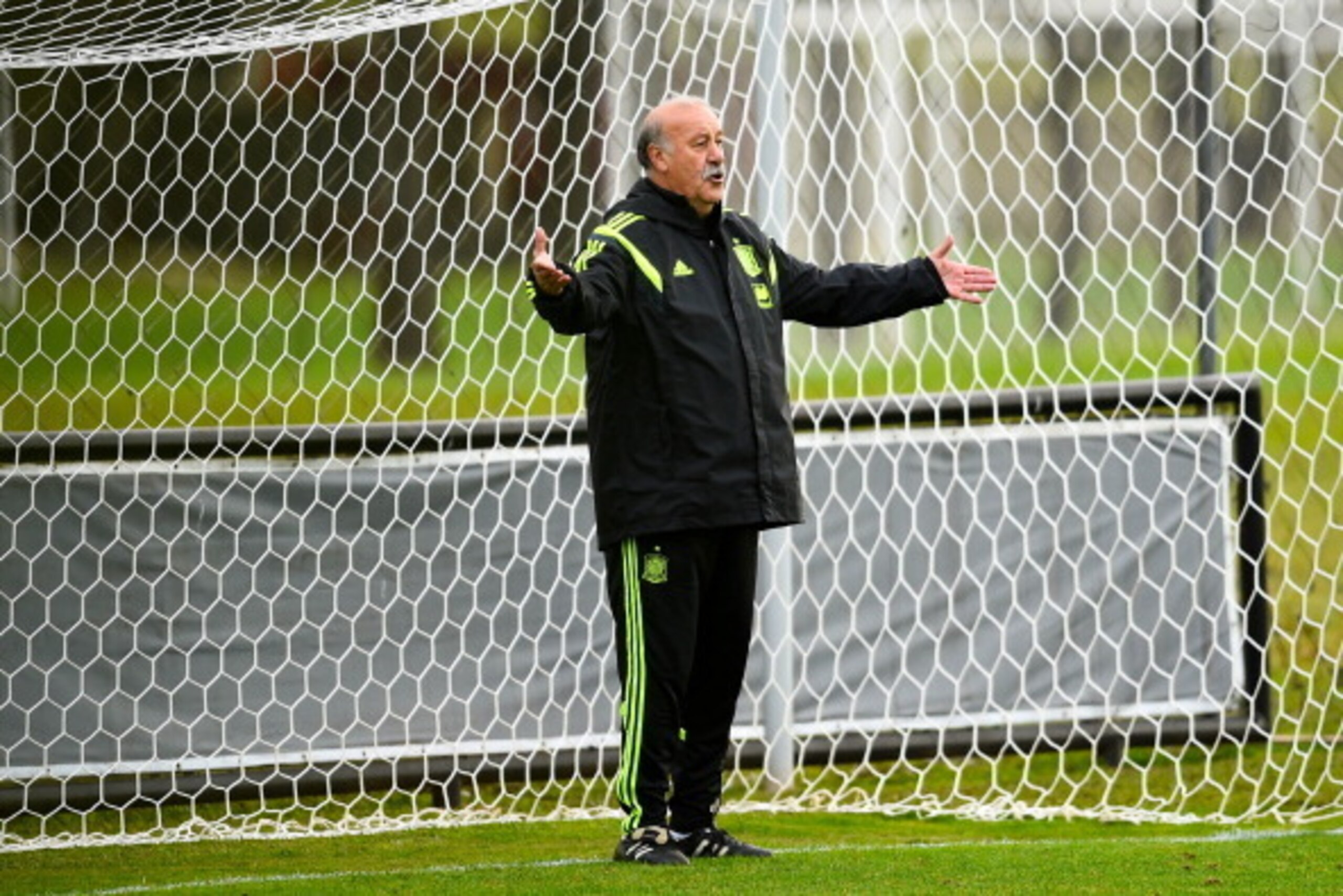 CURITIBA, BRAZIL - JUNE 15: Head coach Vicente Del Bosque of Spain reacts during a Spain training session at Centro de Entrenamiento do Caju on June 15, 2014 in Curitiba, Brazil. (Photo by David Ramos/Getty Images)
