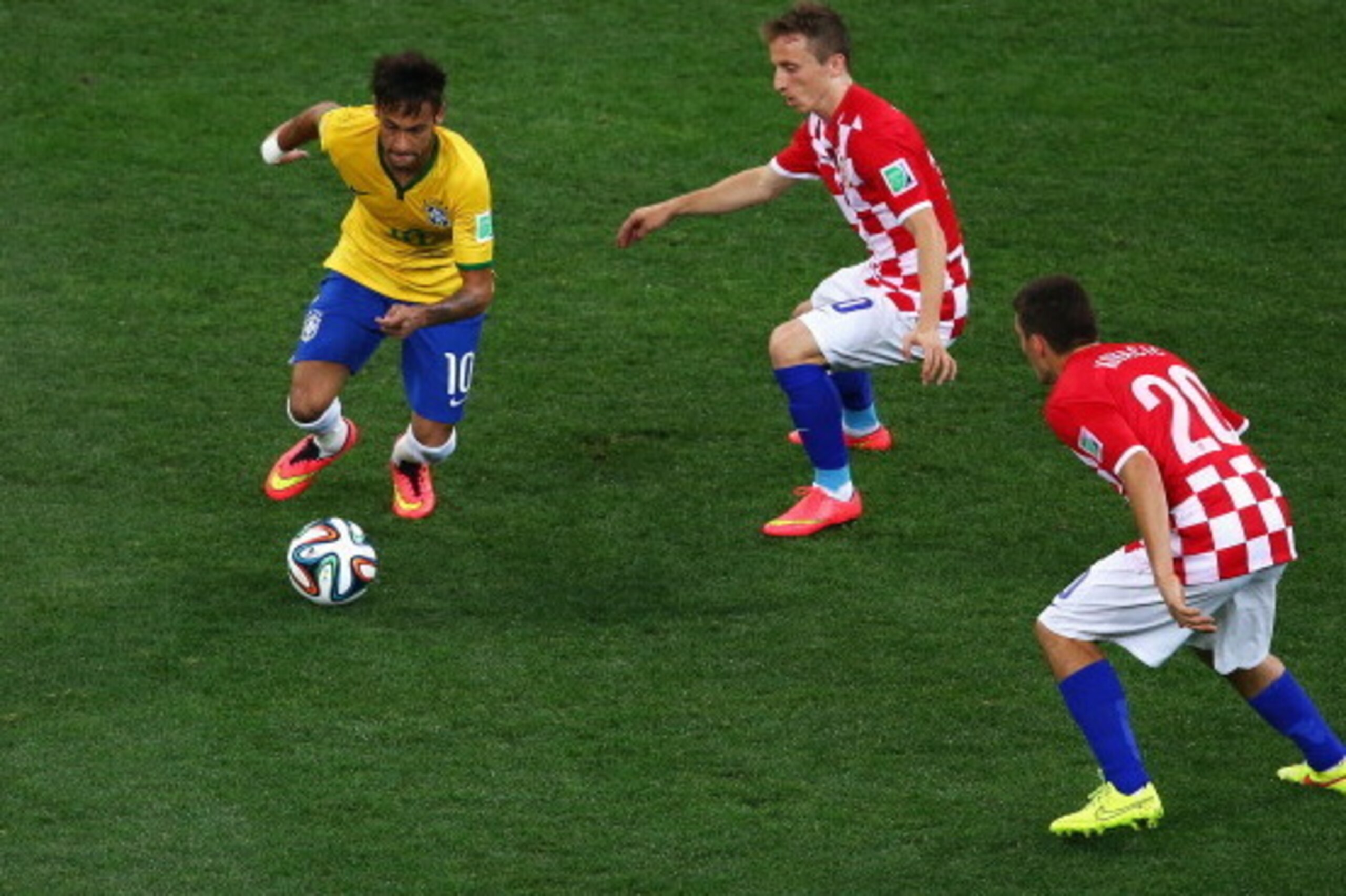SAO PAULO, BRAZIL - JUNE 12: Neymar of Brazil controls the ball as Luka Modric and Mateo Kovacic (R) of Croatia and during the 2014 FIFA World Cup Brazil Group A match between Brazil and Croatia at Arena de Sao Paulo on June 12, 2014 in Sao Paulo, Brazi SAO PAULO, BRAZIL - JUNE 12: Neymar of Brazil controls the ball as Luka Modric and Mateo Kovacic (R) of Croatia and during the 2014 FIFA World Cup Brazil Group A match between Brazil and Croatia at Arena de Sao Paulo on June 12, 2014 in Sao Paulo, Brazi