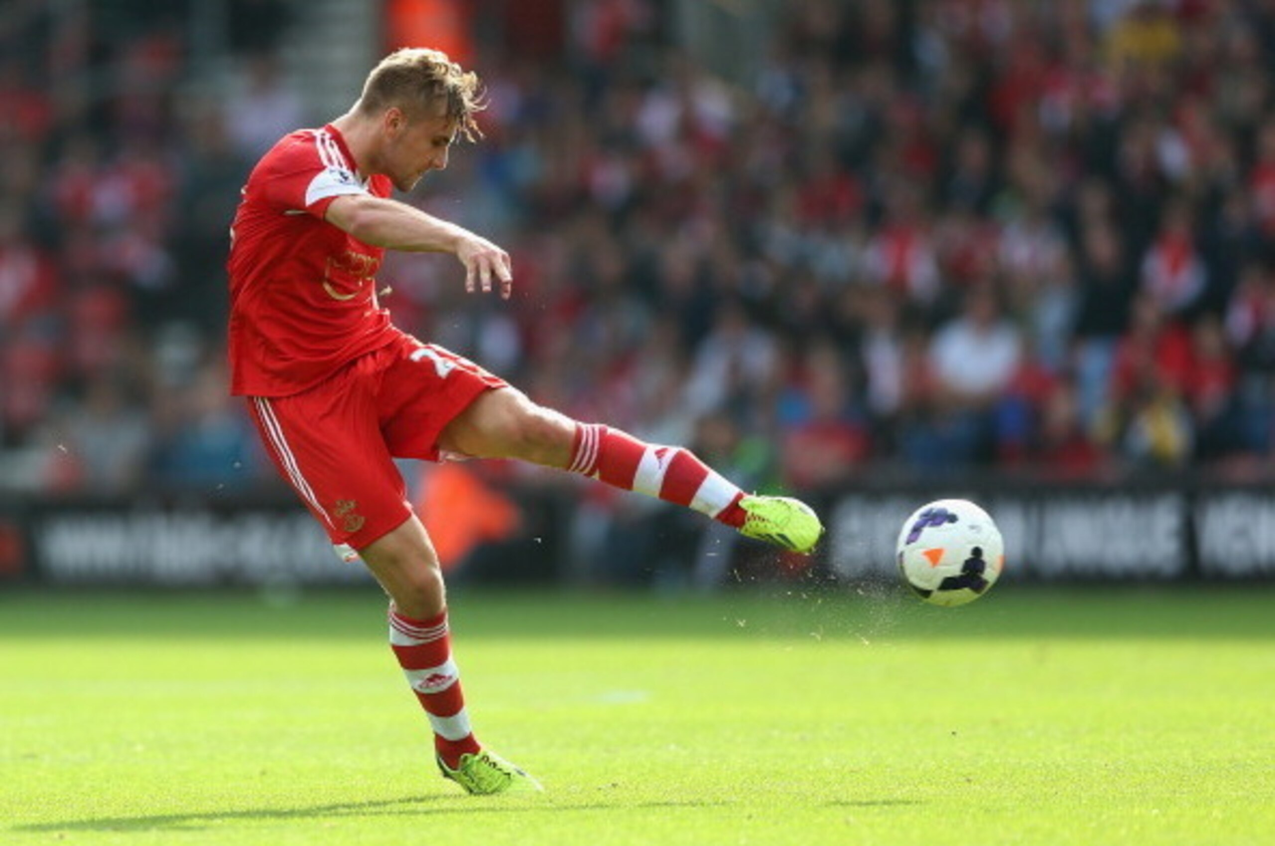 SOUTHAMPTON, ENGLAND - SEPTEMBER 28: Luke Shaw of Southampton in action during the Barclays Premier League match between Southampton and Crystal Palace at St Mary's Stadium on September 28, 2013 in Southampton, England. (Photo by Paul Gilham/Getty Image SOUTHAMPTON, ENGLAND - SEPTEMBER 28: Luke Shaw of Southampton in action during the Barclays Premier League match between Southampton and Crystal Palace at St Mary's Stadium on September 28, 2013 in Southampton, England. (Photo by Paul Gilham/Getty Image