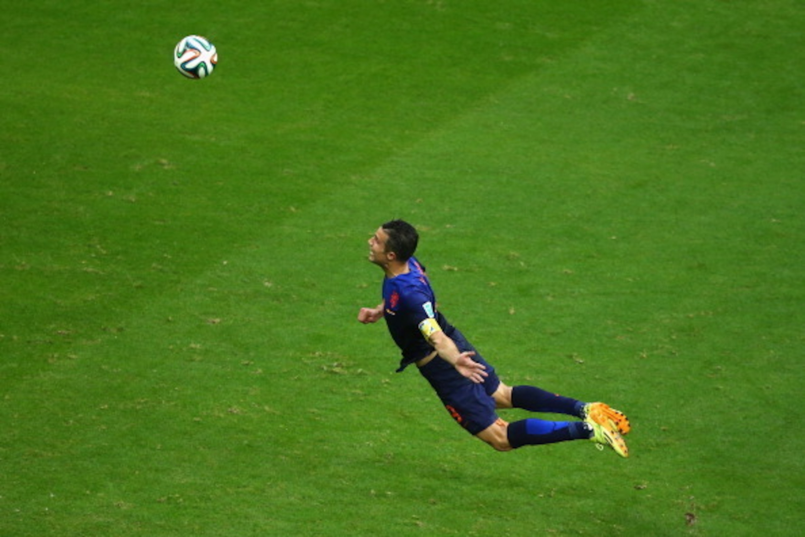 SALVADOR, BRAZIL - JUNE 13: Robin van Persie of the Netherlands scores the team's first goal with a diving header in the first half during the 2014 FIFA World Cup Brazil Group B match between Spain and Netherlands at Arena Fonte Nova on June 13, 2014 in SALVADOR, BRAZIL - JUNE 13: Robin van Persie of the Netherlands scores the team's first goal with a diving header in the first half during the 2014 FIFA World Cup Brazil Group B match between Spain and Netherlands at Arena Fonte Nova on June 13, 2014 in