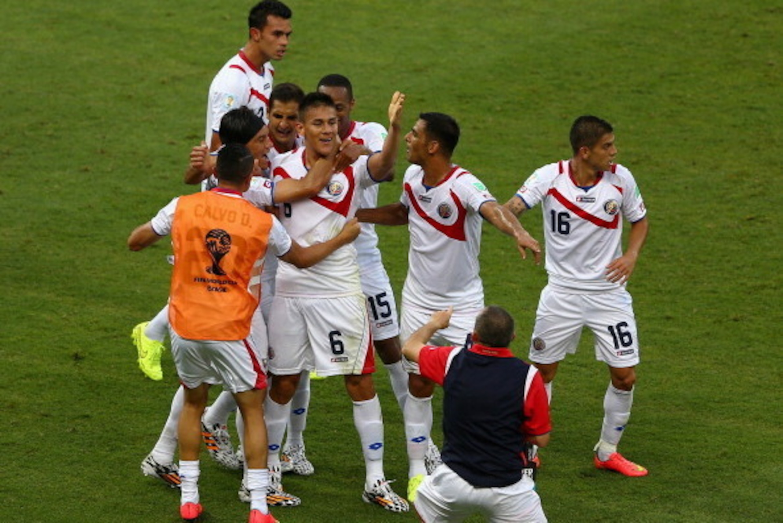 FORTALEZA, BRAZIL - JUNE 14:  Oscar Duarte of Costa Rica (C) celebrates scoring his team's second goal with teammates during the 2014 FIFA World Cup Brazil Group D match between Uruguay and Costa Rica at Castelao on June 14, 2014 in Fortaleza, Brazil.  (P