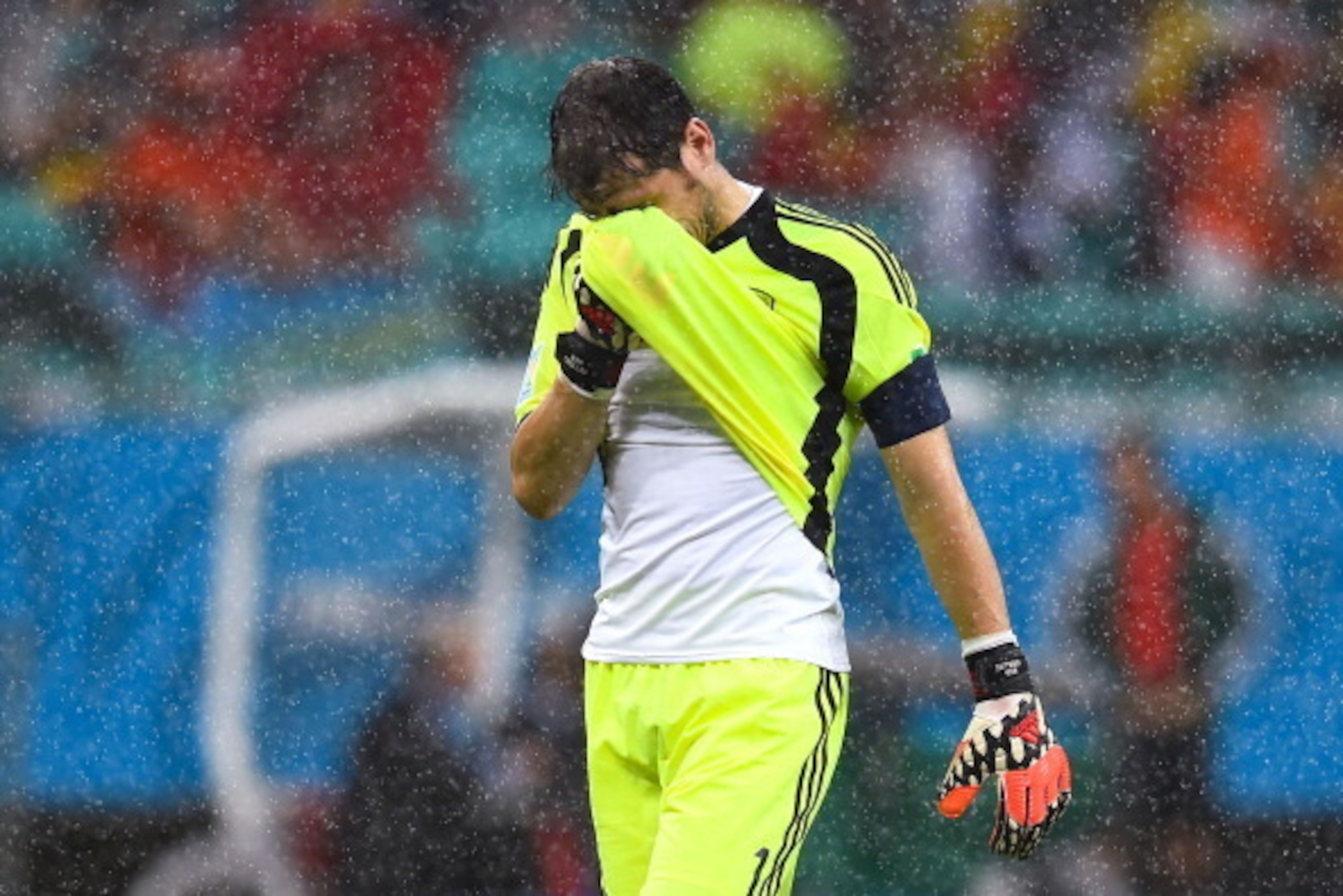 SALVADOR, BRAZIL - JUNE 13:  Iker Casillas of Spain reacts after allowing the Netherlands fourth goal to Robin van Persie during the 2014 FIFA World Cup Brazil Group B match between Spain and Netherlands at Arena Fonte Nova on June 13, 2014 in Salvador, B