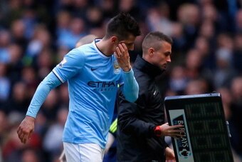 MANCHESTER, ENGLAND - FEBRUARY 22:  Stevan Jovetic of Manchester City goes off with an injury during the Barclays Premier League match between Manchester City and Stoke City at the Etihad Stadium on February 22, 2014 in Manchester, England.  (Photo by Pau