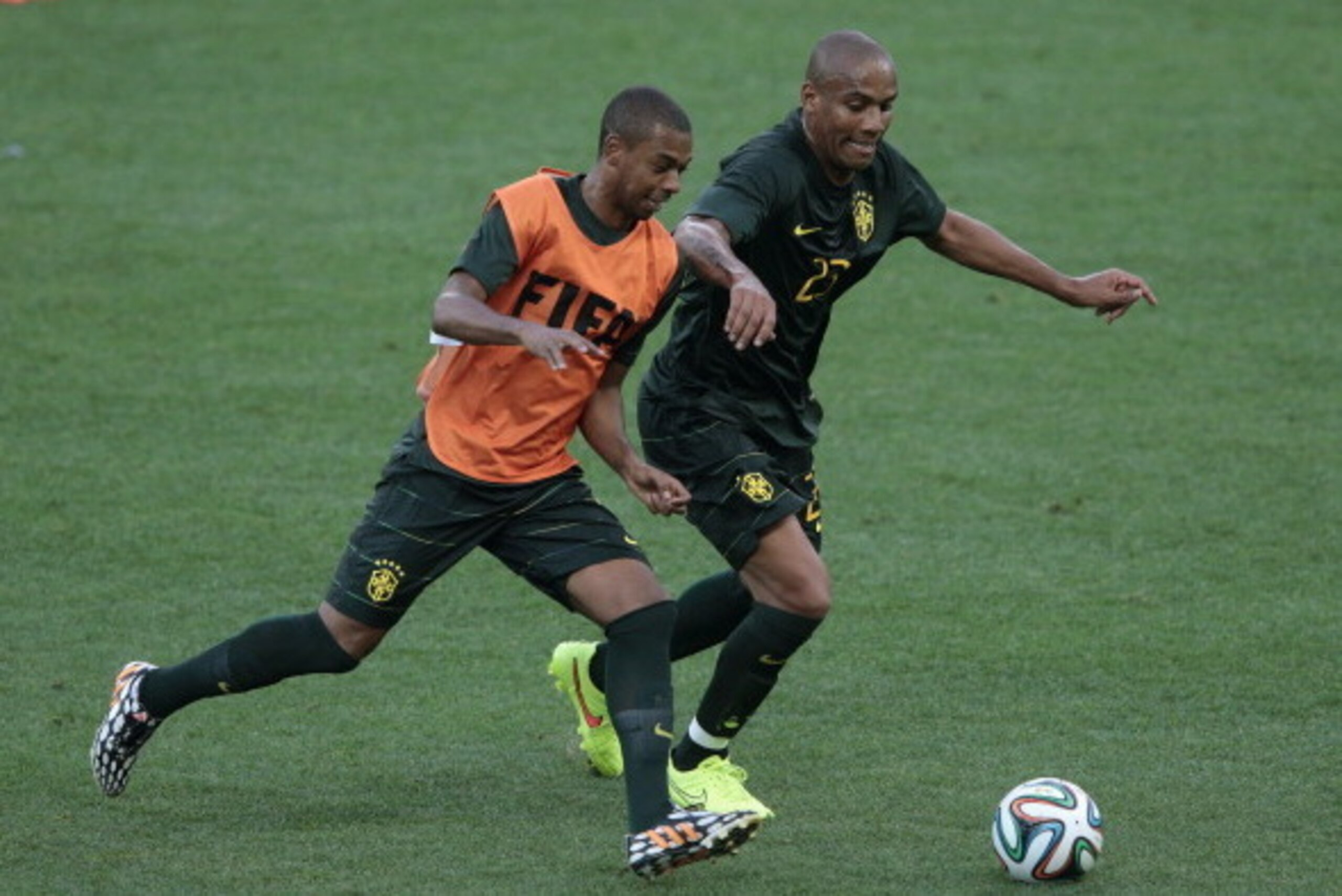 SAO PAULO, BRAZIL - JUNE 11: Fernandinho (L) challenges Maicon of Brazil during a Brazil training session ahead of the 2014 FIFA World Cup Brazil opening match against Croatia at Arena de Sao Paulo on June 11, 2014 in Sao Paulo, Brazil. (Photo by Adam Pr SAO PAULO, BRAZIL - JUNE 11: Fernandinho (L) challenges Maicon of Brazil during a Brazil training session ahead of the 2014 FIFA World Cup Brazil opening match against Croatia at Arena de Sao Paulo on June 11, 2014 in Sao Paulo, Brazil. (Photo by Adam Pr