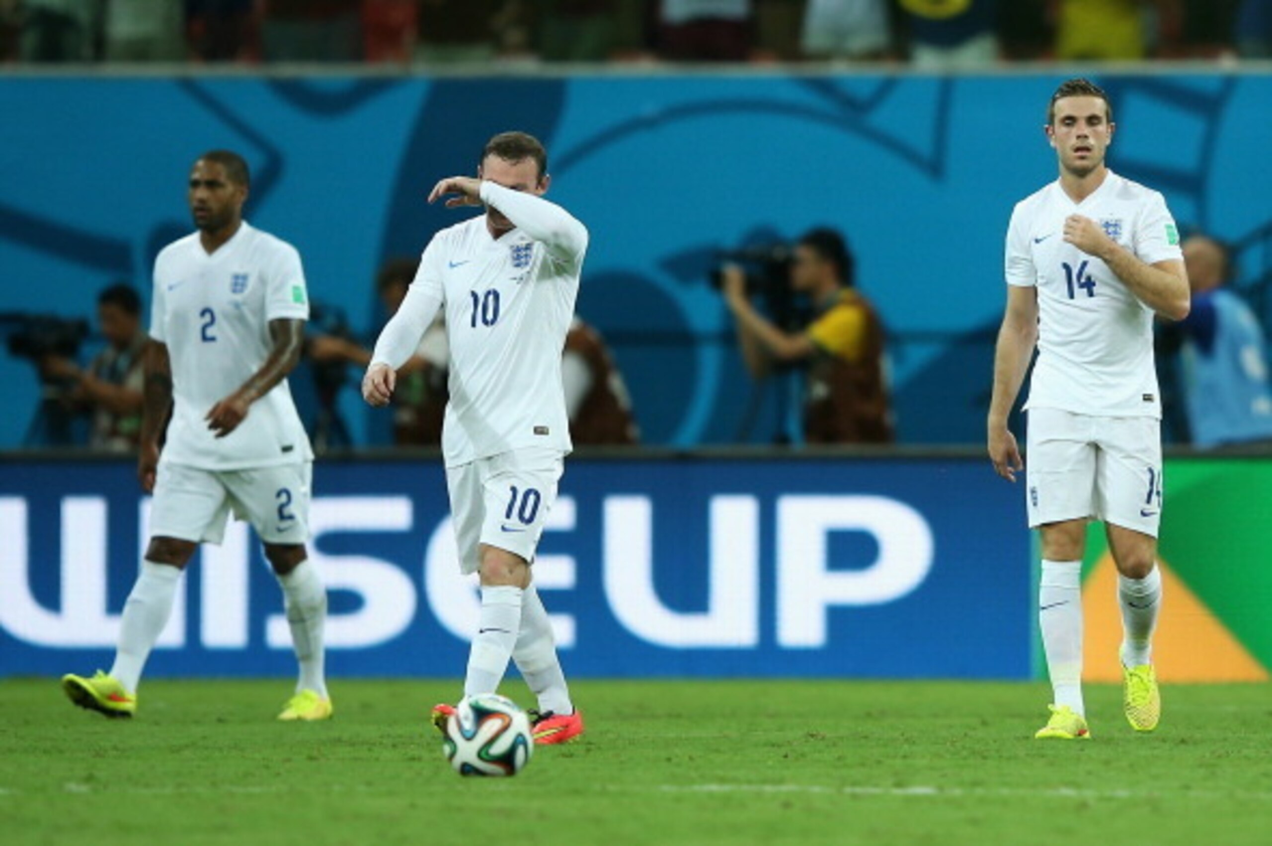 MANAUS, BRAZIL - JUNE 14:  Wayne Rooney of England (center) and Jordan Henderson (left) look dejected after Italy scored its second goal during the 2014 FIFA World Cup Brazil Group D match between England and Italy at Arena Amazonia on June 14, 2014 in Ma