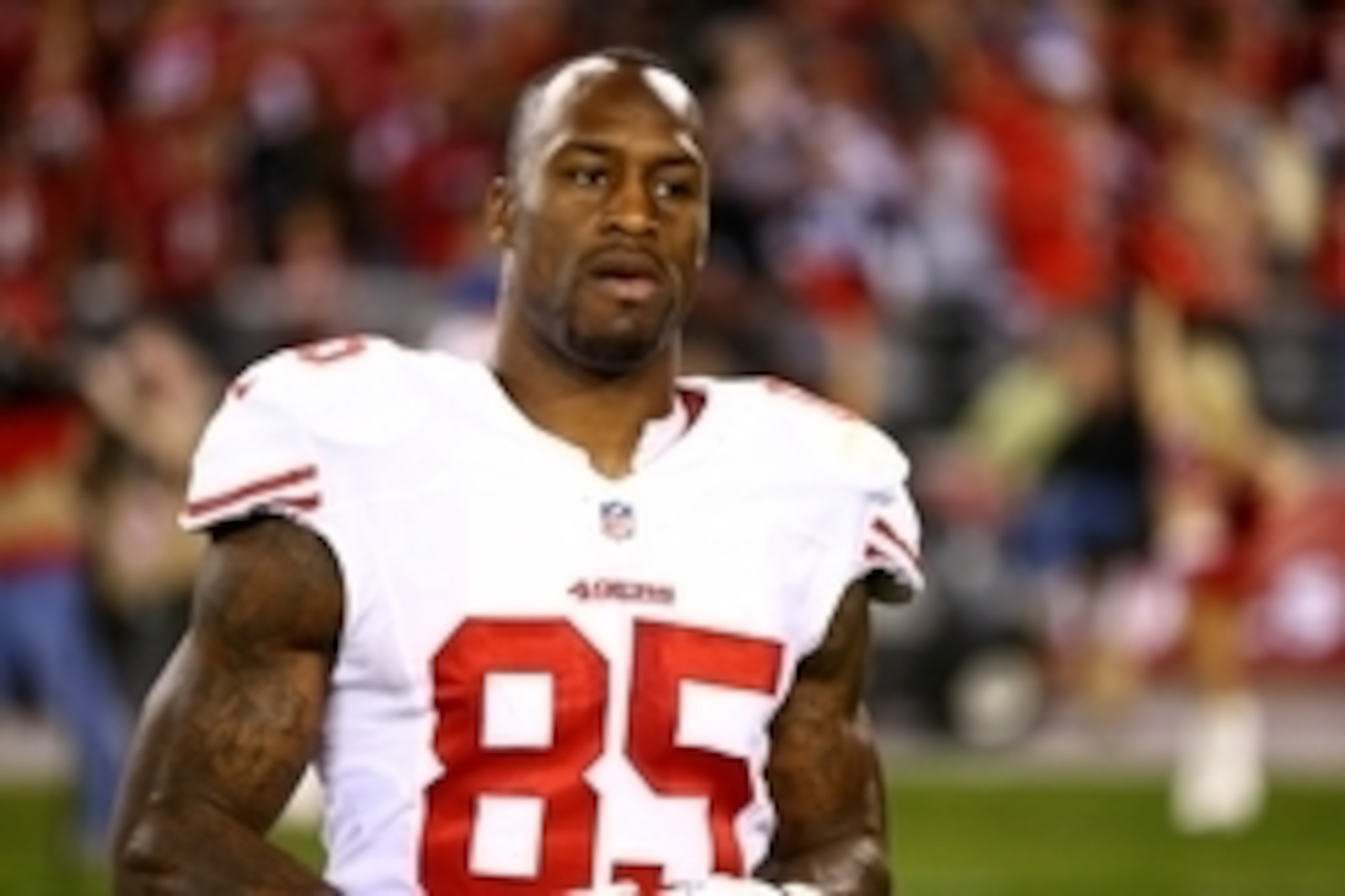 Dec 29, 2013; Phoenix, AZ, USA; San Francisco 49ers tight end Vernon Davis (85) against the Arizona Cardinals at University of Phoenix Stadium. Mandatory Credit: Mark J. Rebilas-USA TODAY Sports