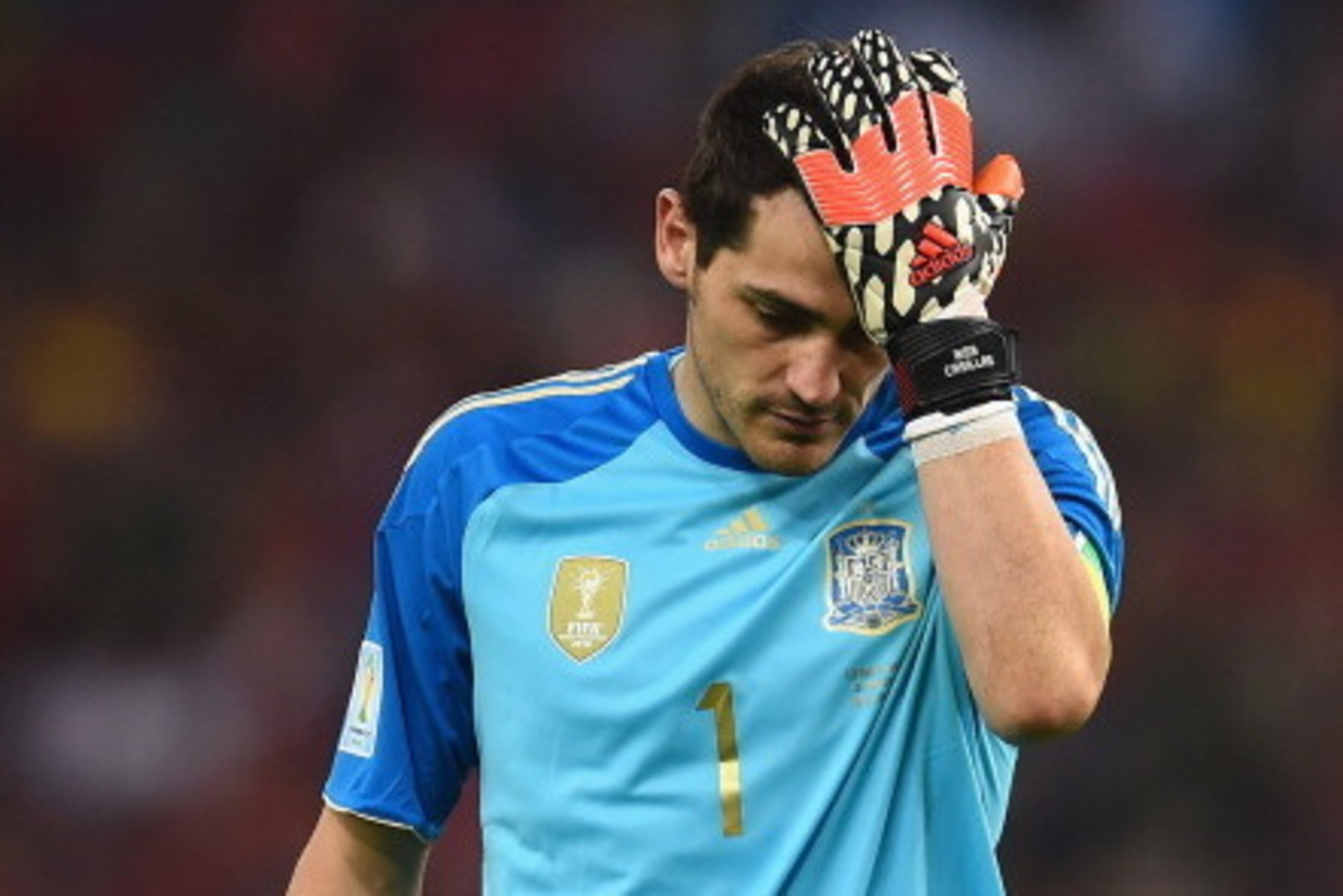 RIO DE JANEIRO, BRAZIL - JUNE 18:  Iker Casillas of Spain reacts after a missed chance during the 2014 FIFA World Cup Brazil Group B match between Spain and Chile at Maracana on June 18, 2014 in Rio de Janeiro, Brazil.  (Photo by David Ramos/Getty Images)