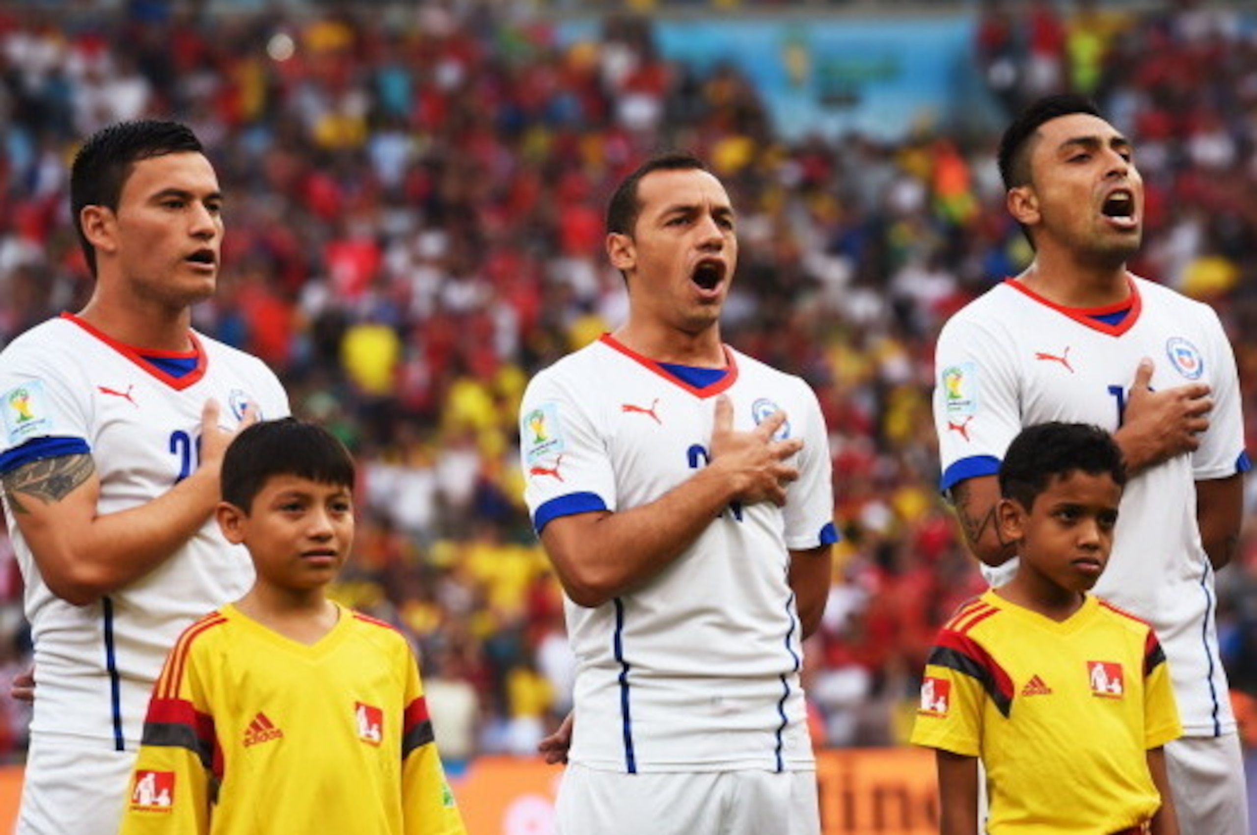 RIO DE JANEIRO, BRAZIL - JUNE 18:  (L-R) Charles Aranguiz, Marcelo Diaz and Gonzalo Jara of Chile sing the National Anthem during the 2014 FIFA World Cup Brazil Group B match between Spain and Chile at Maracana on June 18, 2014 in Rio de Janeiro, Brazil. 