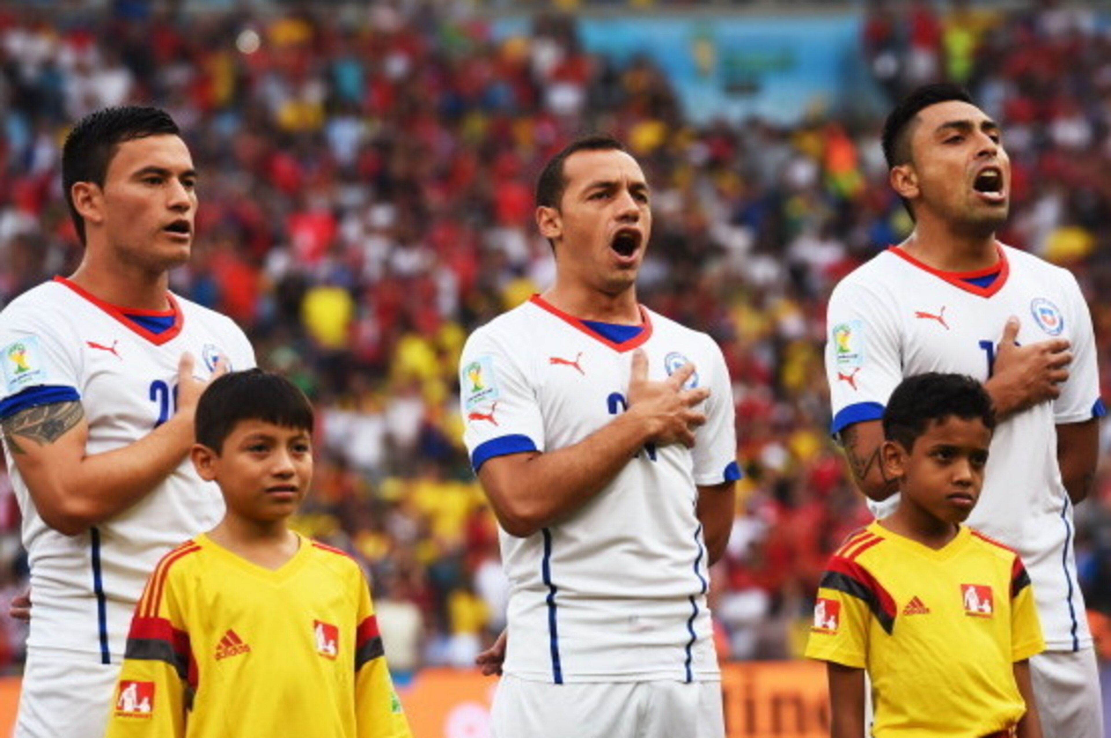 RIO DE JANEIRO, BRAZIL - JUNE 18: (L-R) Charles Aranguiz, Marcelo Diaz and Gonzalo Jara of Chile sing the National Anthem during the 2014 FIFA World Cup Brazil Group B match between Spain and Chile at Maracana on June 18, 2014 in Rio de Janeiro, Brazil. RIO DE JANEIRO, BRAZIL - JUNE 18: (L-R) Charles Aranguiz, Marcelo Diaz and Gonzalo Jara of Chile sing the National Anthem during the 2014 FIFA World Cup Brazil Group B match between Spain and Chile at Maracana on June 18, 2014 in Rio de Janeiro, Brazil.