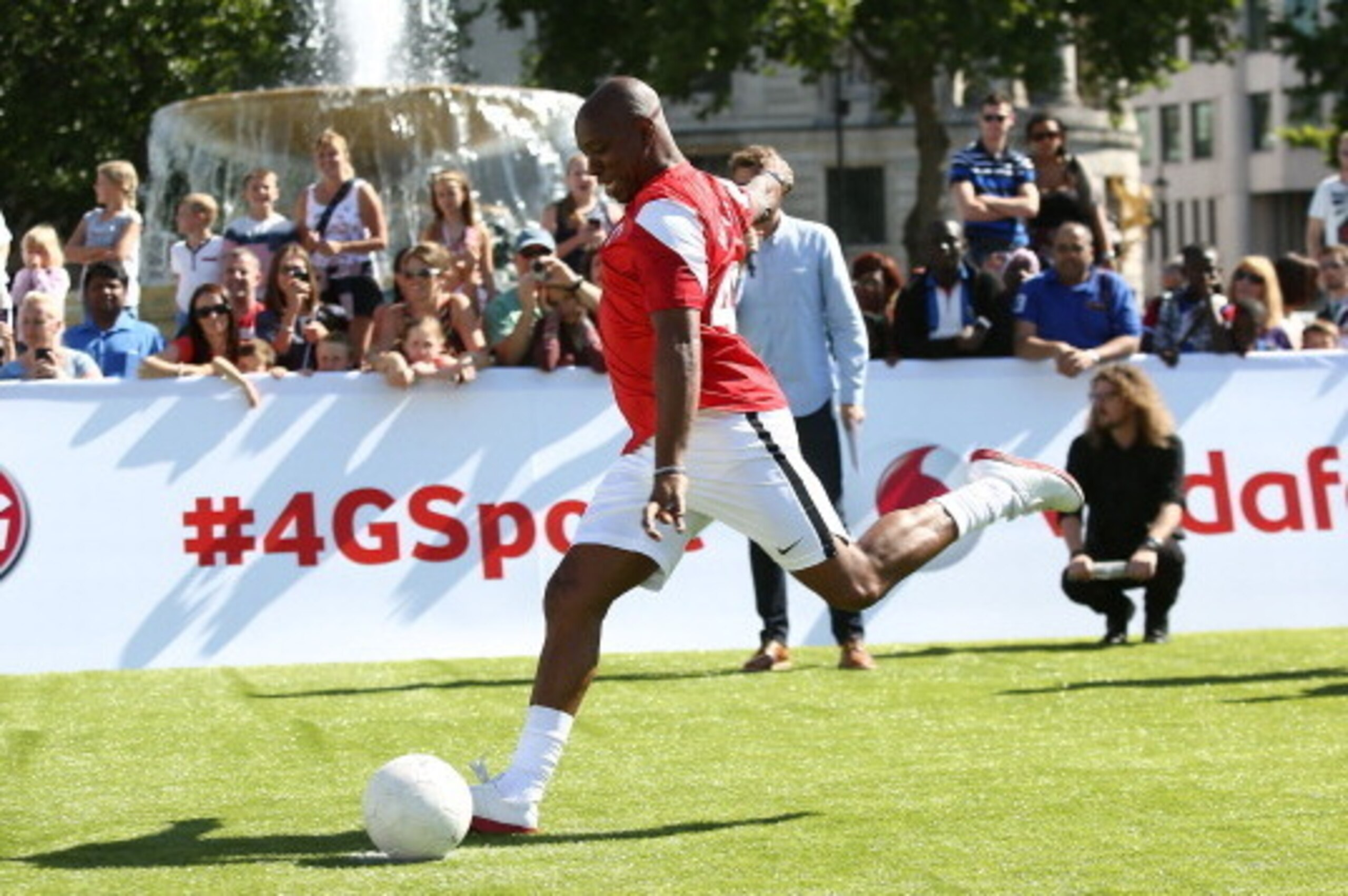 LONDON, ENGLAND - AUGUST 29: Ex Arsenal legend Ian Wright during the Vodafone 4G Goes Live Launch at Trafalgar Sqaure on August 29, 2013 in London, United Kingdom. Vodafone kicks off 4G network in London with a choice of Sky Sports TV or Spotify Premium LONDON, ENGLAND - AUGUST 29: Ex Arsenal legend Ian Wright during the Vodafone 4G Goes Live Launch at Trafalgar Sqaure on August 29, 2013 in London, United Kingdom. Vodafone kicks off 4G network in London with a choice of Sky Sports TV or Spotify Premium