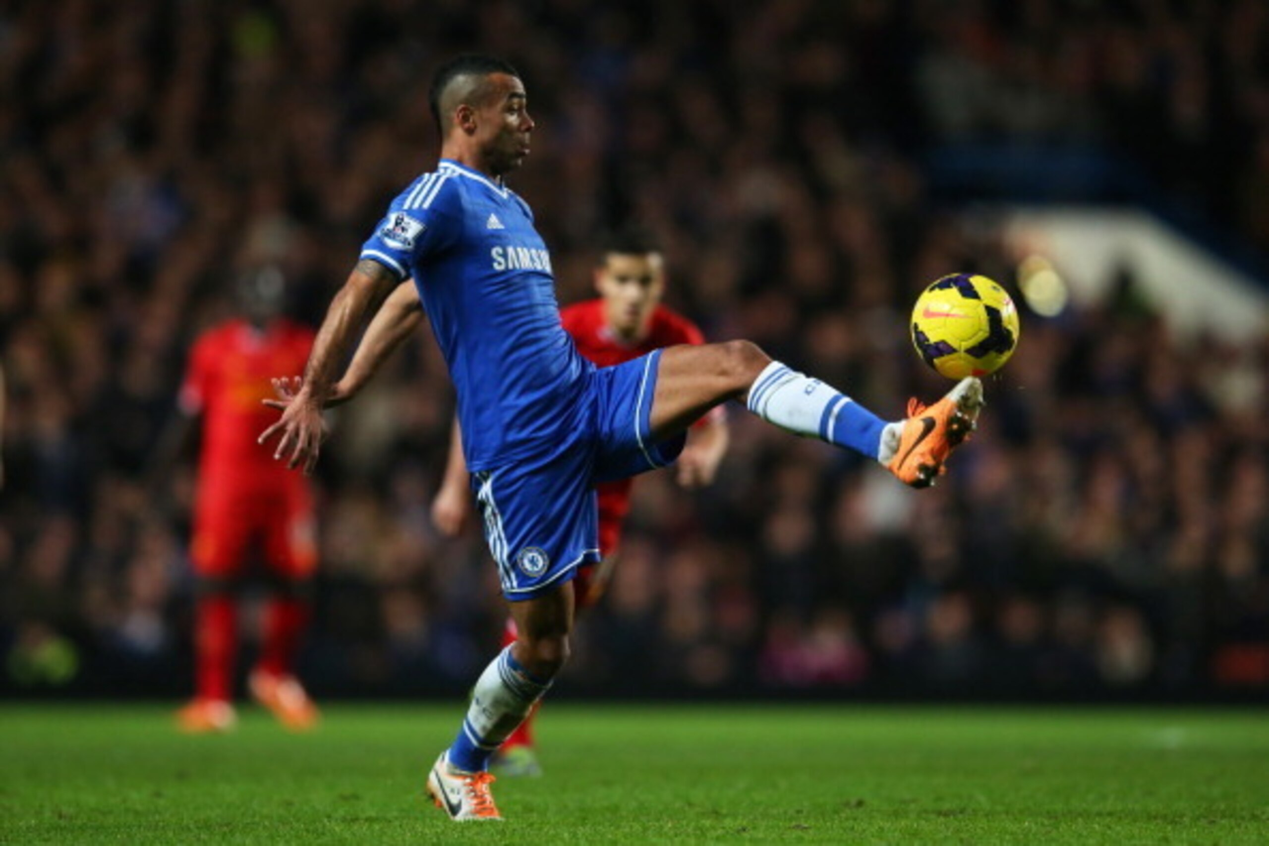 LONDON, ENGLAND - DECEMBER 29:  Ashley Cole of Chelsea controls the ball during the Barclays Premier League match between Chelsea and Liverpool at Stamford Bridge on December 29, 2013 in London, England.  (Photo by Julian Finney/Getty Images)