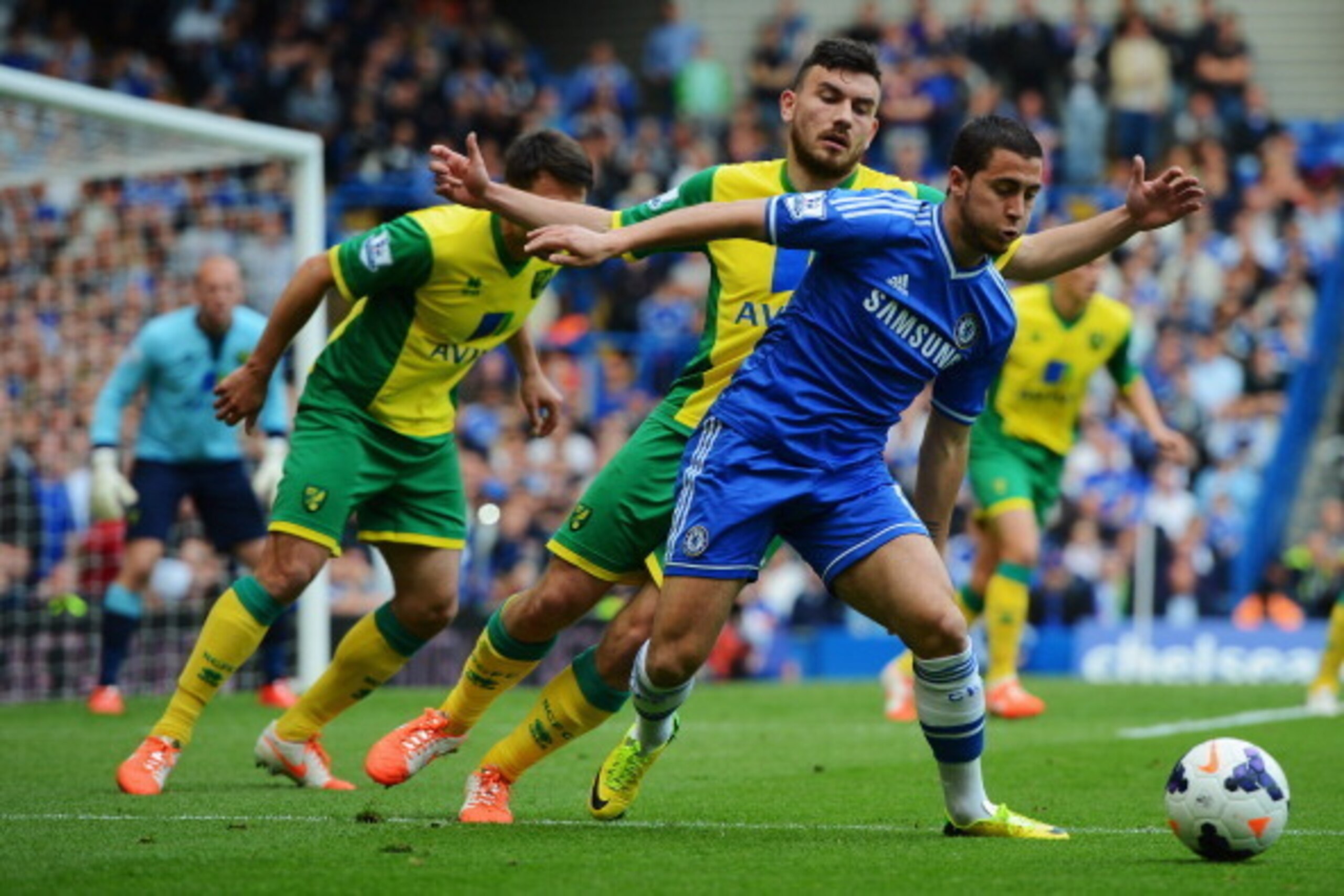 LONDON, ENGLAND - MAY 04:  Eden Hazard of Chelsea holds off the challenge of Robert Snodgrass of Norwich City during the Barclays Premier League match between Chelsea and Norwich City at Stamford Bridge on May 4, 2014 in London, England.  (Photo by Michae