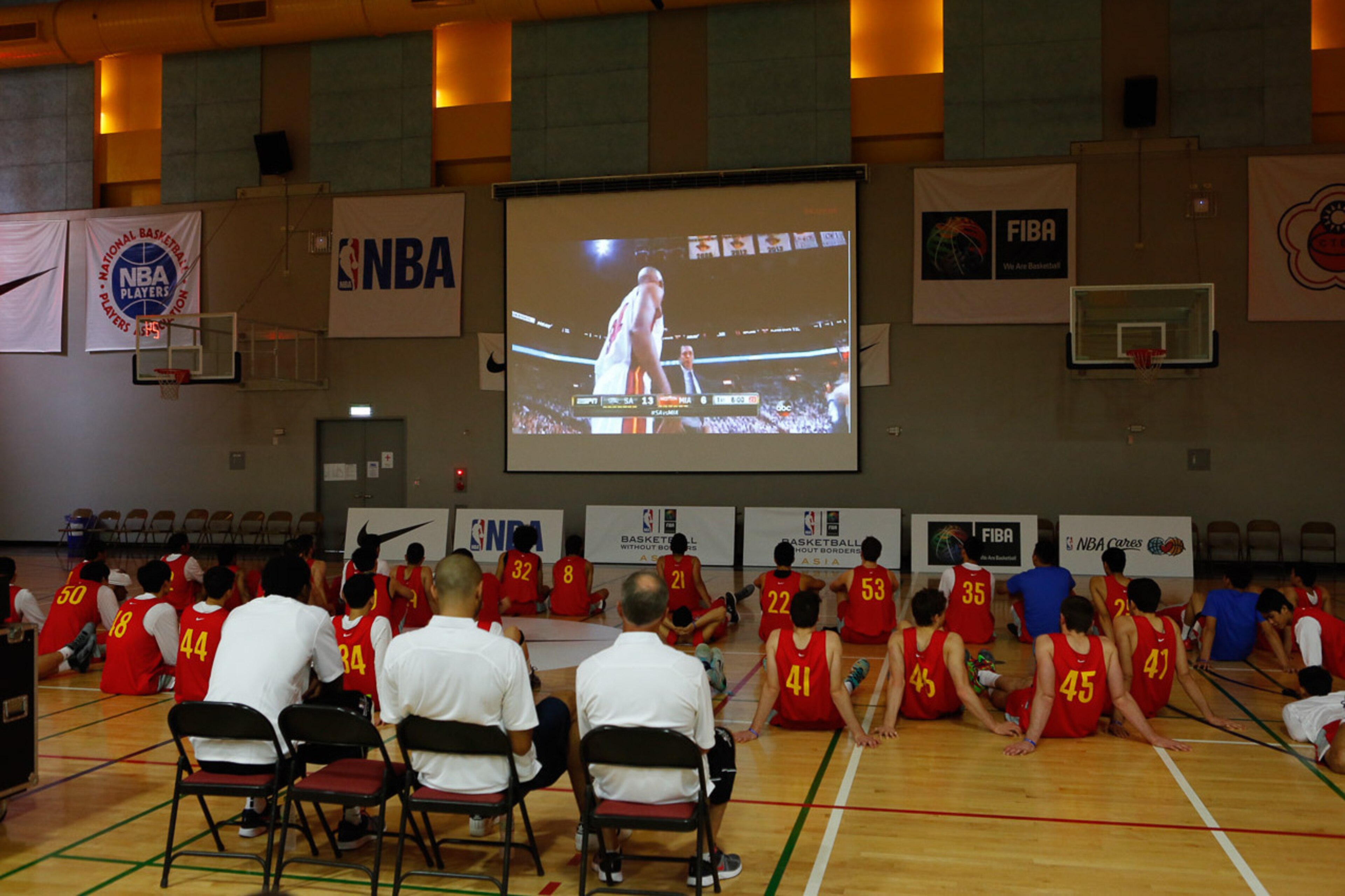 Batum (sitting in the middle) and the BWB campers in Taipei watching the NBA Finals live.