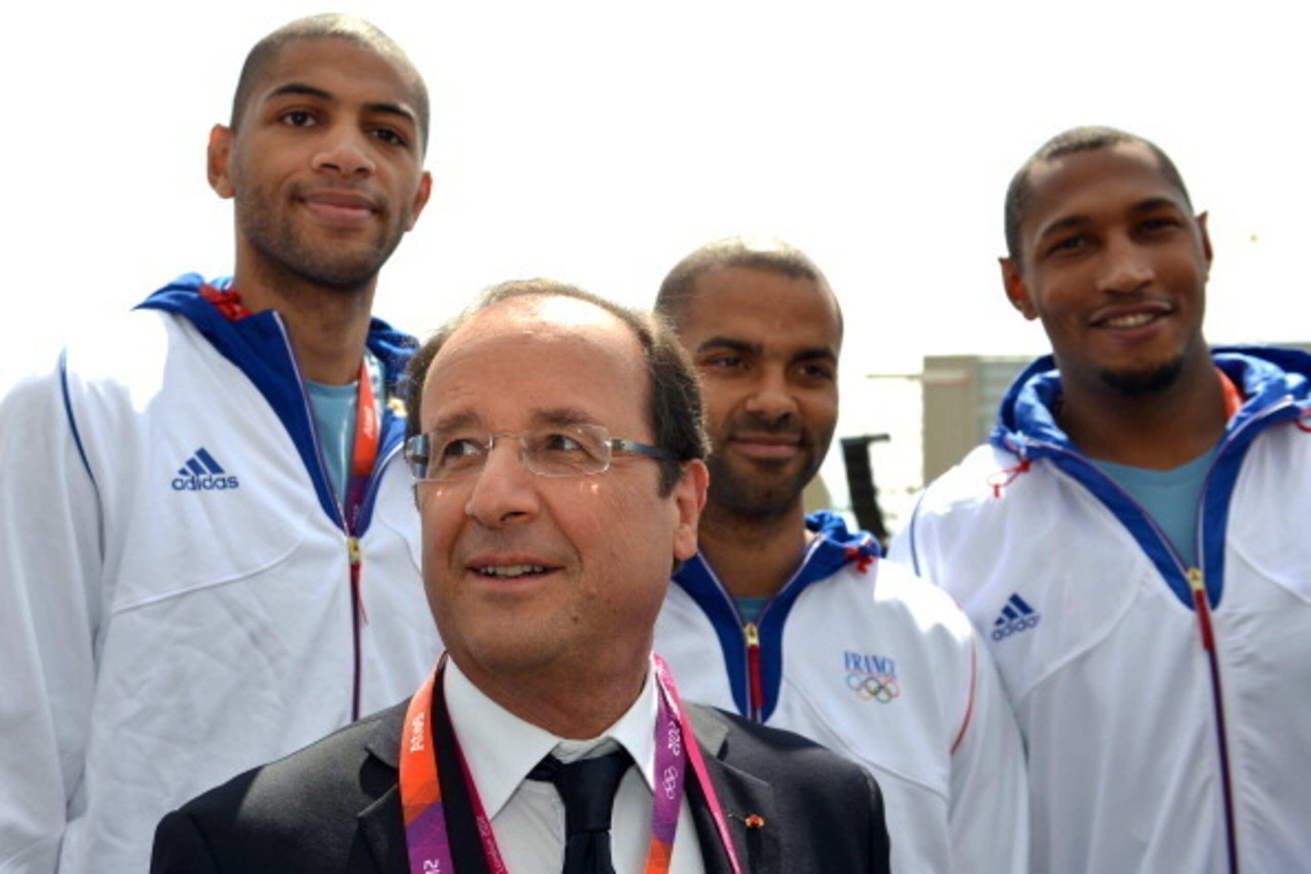 LONDON, ENGLAND - JULY 30: French President Francois Hollande poses with baskettball players Tony Parker, Nicolas Batum (L) and Boris Diaw during a trip to the Olympic village on Day 3 of the London 2012 Olympic Games, July 30, 2012 in London, England. (P
