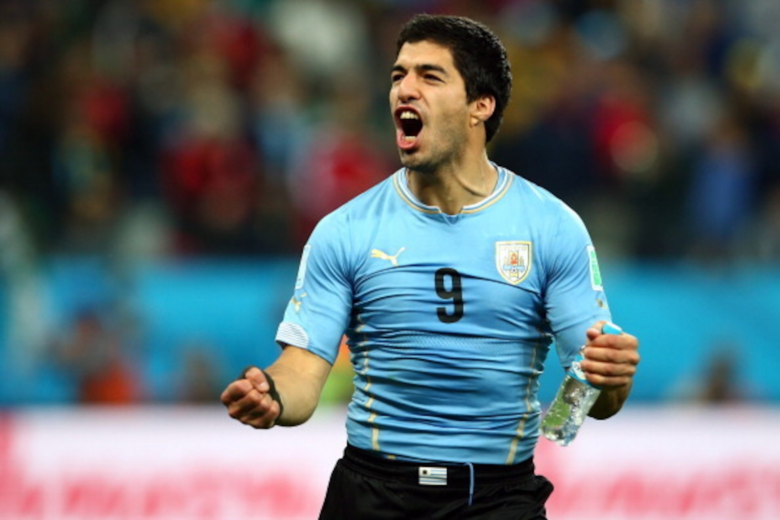 SAO PAULO, BRAZIL - JUNE 19: Luis Suarez of Uruguay acknowledges the fans after defeating England 2-1 during the 2014 FIFA World Cup Brazil Group D match between Uruguay and England at Arena de Sao Paulo on June 19, 2014 in Sao Paulo, Brazil. (Photo by SAO PAULO, BRAZIL - JUNE 19: Luis Suarez of Uruguay acknowledges the fans after defeating England 2-1 during the 2014 FIFA World Cup Brazil Group D match between Uruguay and England at Arena de Sao Paulo on June 19, 2014 in Sao Paulo, Brazil. (Photo by