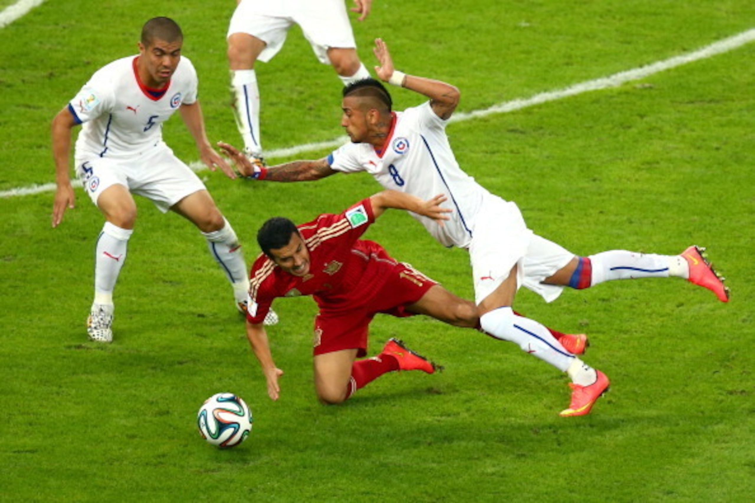 RIO DE JANEIRO, BRAZIL - JUNE 18: Pedro Rodriguez of Spain and Arturo Vidal of Chile compete for the ball during the 2014 FIFA World Cup Brazil Group B match between Spain and Chile at Maracana on June 18, 2014 in Rio de Janeiro, Brazil. (Photo by Julian RIO DE JANEIRO, BRAZIL - JUNE 18: Pedro Rodriguez of Spain and Arturo Vidal of Chile compete for the ball during the 2014 FIFA World Cup Brazil Group B match between Spain and Chile at Maracana on June 18, 2014 in Rio de Janeiro, Brazil. (Photo by Julian