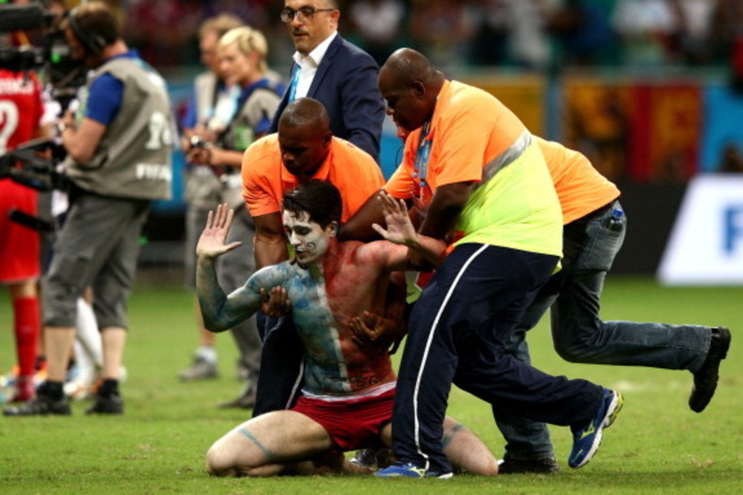 SALVADOR, BRAZIL - JUNE 20: Security personnel tackle a pitch invader after the match during the 2014 FIFA World Cup Brazil Group E match between Switzerland and France at Arena Fonte Nova on June 20, 2014 in Salvador, Brazil. (Photo by Adam Pretty/Gett SALVADOR, BRAZIL - JUNE 20: Security personnel tackle a pitch invader after the match during the 2014 FIFA World Cup Brazil Group E match between Switzerland and France at Arena Fonte Nova on June 20, 2014 in Salvador, Brazil. (Photo by Adam Pretty/Gett