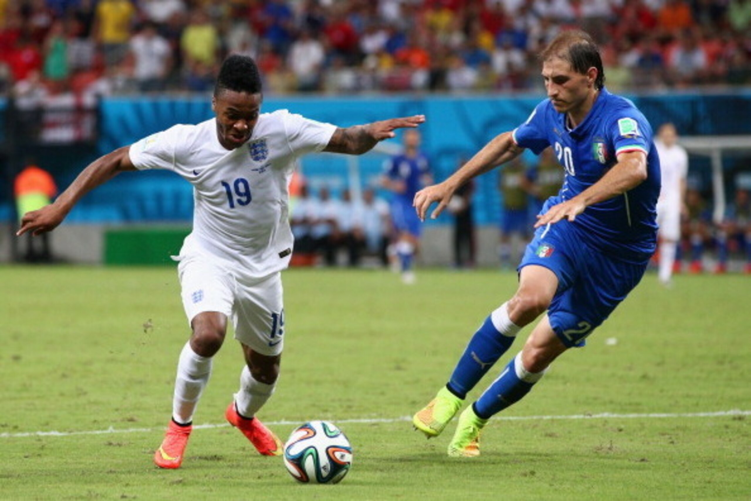 MANAUS, BRAZIL - JUNE 14: Raheem Sterling of England controls the ball against Gabriel Paletta of Italy during the 2014 FIFA World Cup Brazil Group D match between England and Italy at Arena Amazonia on June 14, 2014 in Manaus, Brazil.  (Photo by Adam Pre