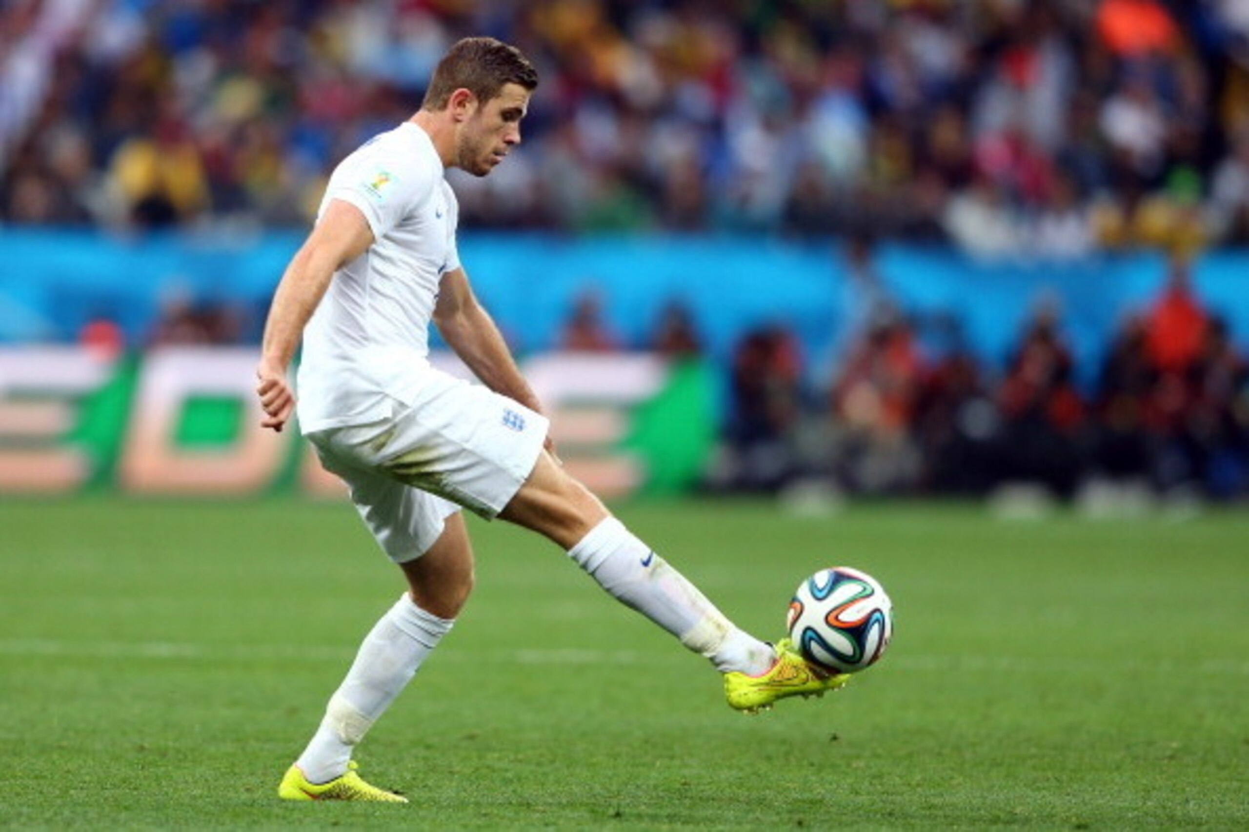 SAO PAULO, BRAZIL - JUNE 19:  Jordan Henderson of England controls the ball during the 2014 FIFA World Cup Brazil Group D match between Uruguay and England at Arena de Sao Paulo on June 19, 2014 in Sao Paulo, Brazil.  (Photo by Jamie Squire/Getty Images)