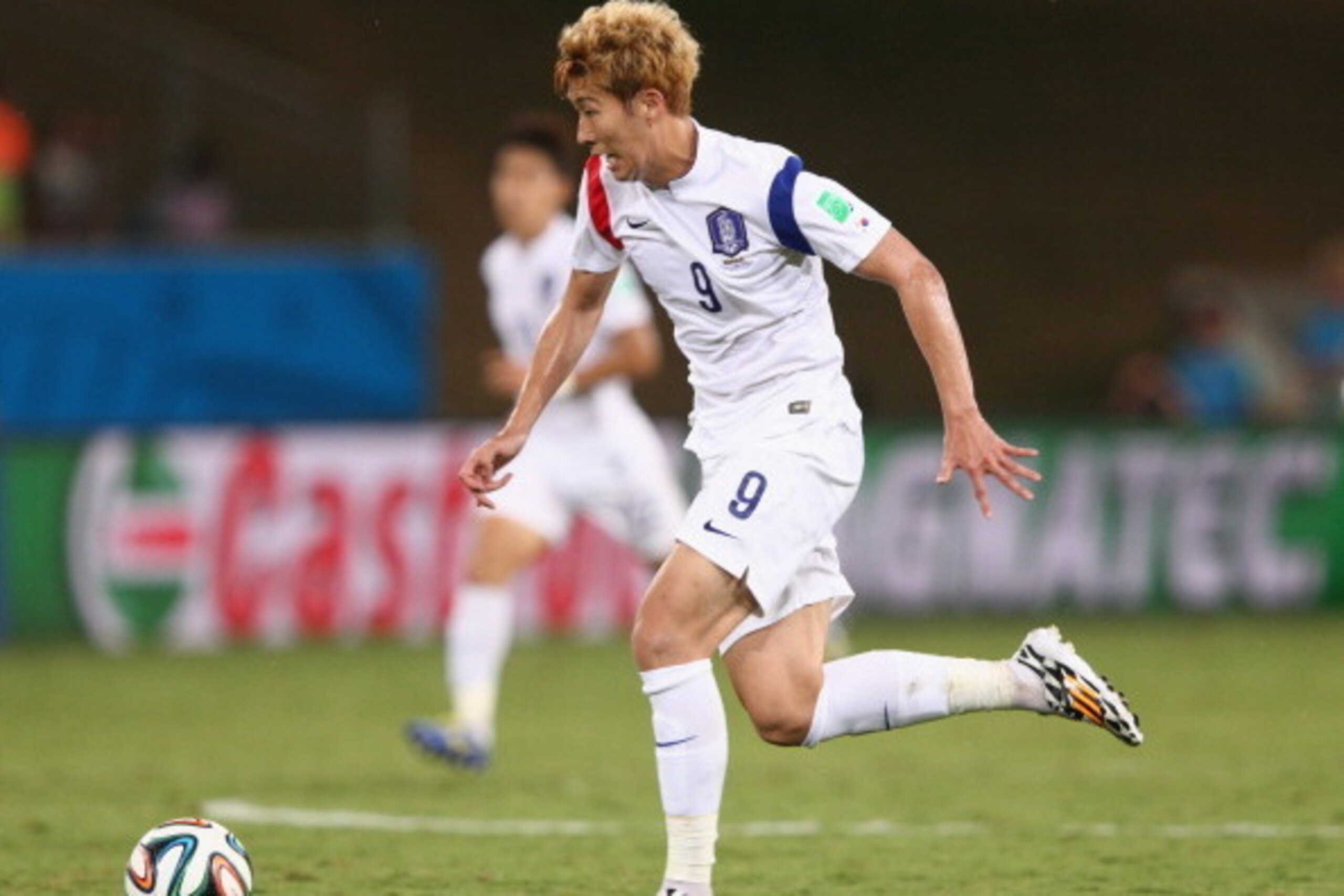 CUIABA, BRAZIL - JUNE 17: Son Heung-Min of South Korea controls the ball during the 2014 FIFA World Cup Brazil Group H match between Russia and South Korea at Arena Pantanal on June 17, 2014 in Cuiaba, Brazil.  (Photo by Adam Pretty/Getty Images)