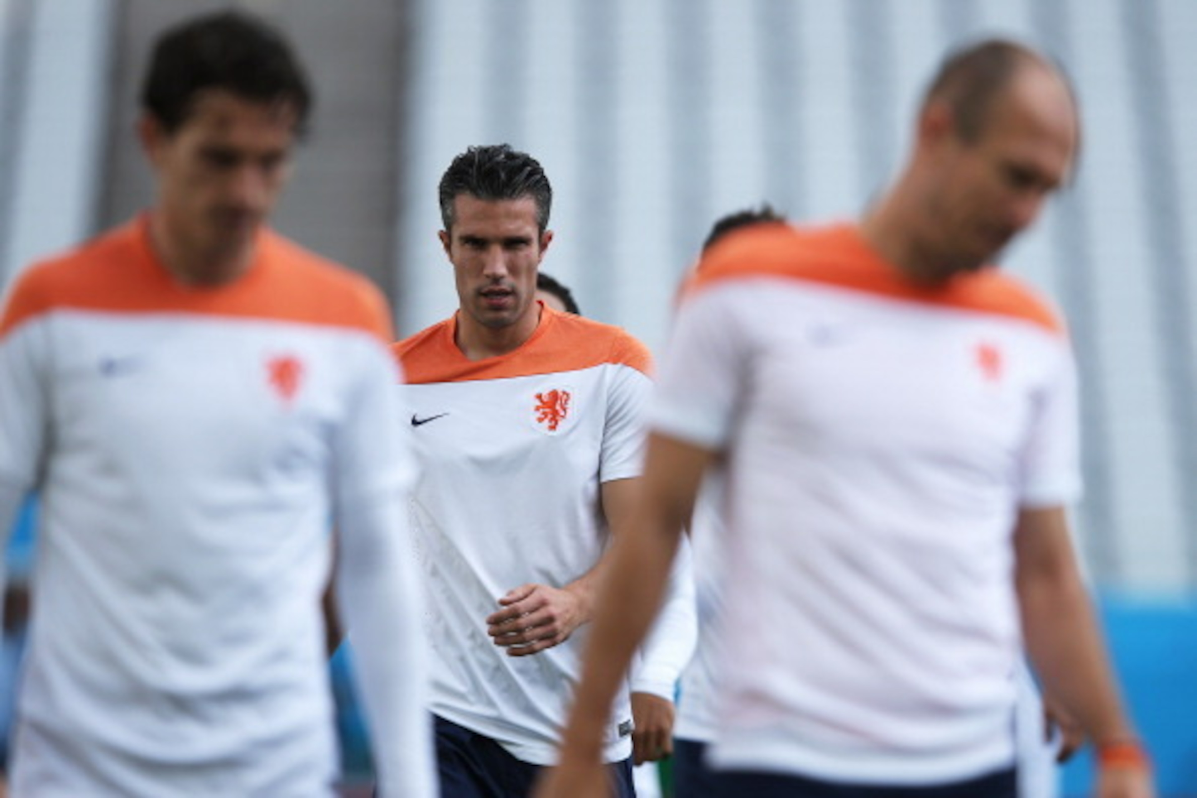 SAO PAULO, BRAZIL - JUNE 22:  Robin van Persie (C) runs with team mates during the Netherlands training session at the 2014 FIFA World Cup Brazil held at the Arena de Sao Paulo on June 22, 2014 in Sao Paulo, Brazil.  (Photo by Dean Mouhtaropoulos/Getty Im