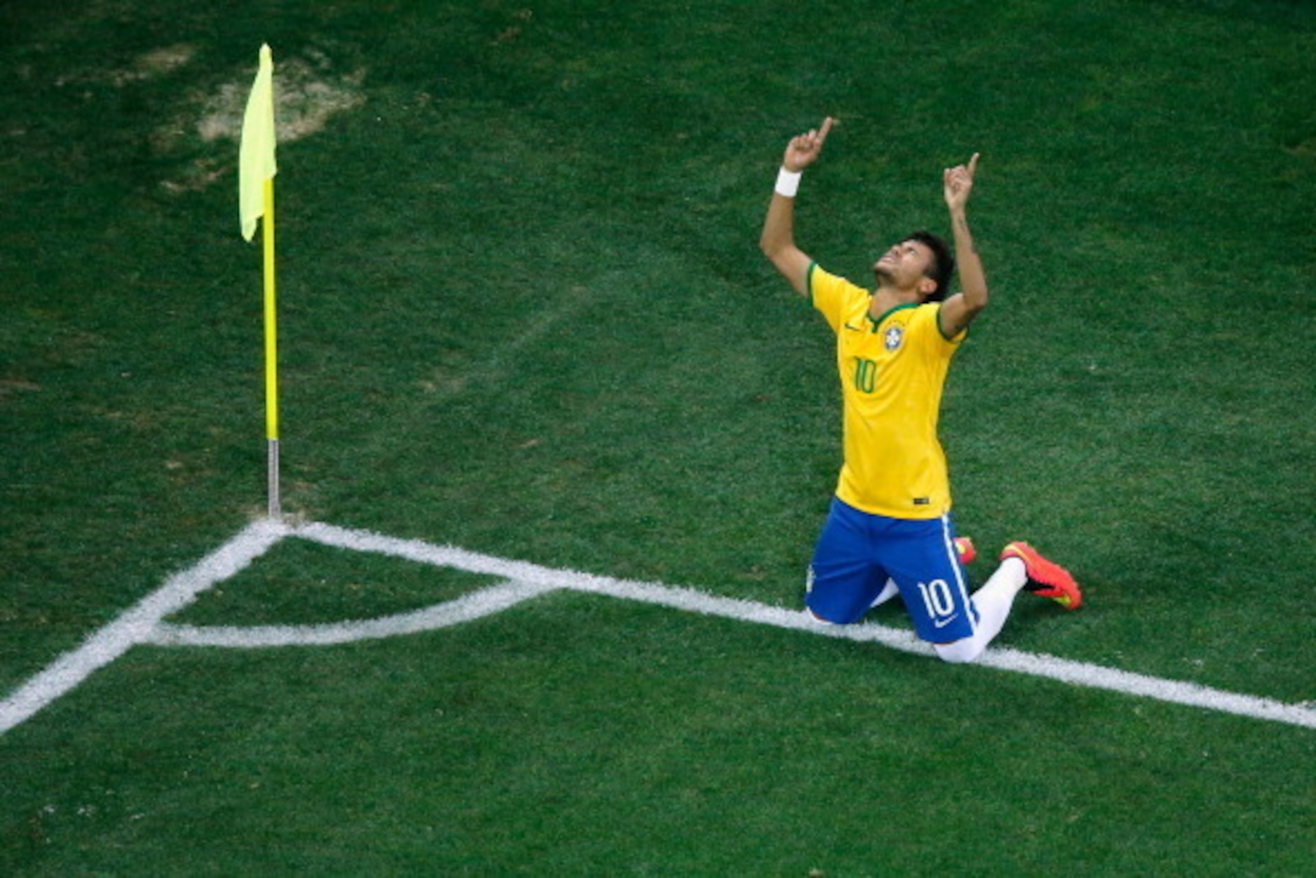 SAO PAULO, BRAZIL - JUNE 12: Neymar of Brazil celebrates scoring his second goal on a penalty kick in the second half during the 2014 FIFA World Cup Brazil Group A match between Brazil and Croatia at Arena de Sao Paulo on June 12, 2014 in Sao Paulo, Braz SAO PAULO, BRAZIL - JUNE 12: Neymar of Brazil celebrates scoring his second goal on a penalty kick in the second half during the 2014 FIFA World Cup Brazil Group A match between Brazil and Croatia at Arena de Sao Paulo on June 12, 2014 in Sao Paulo, Braz