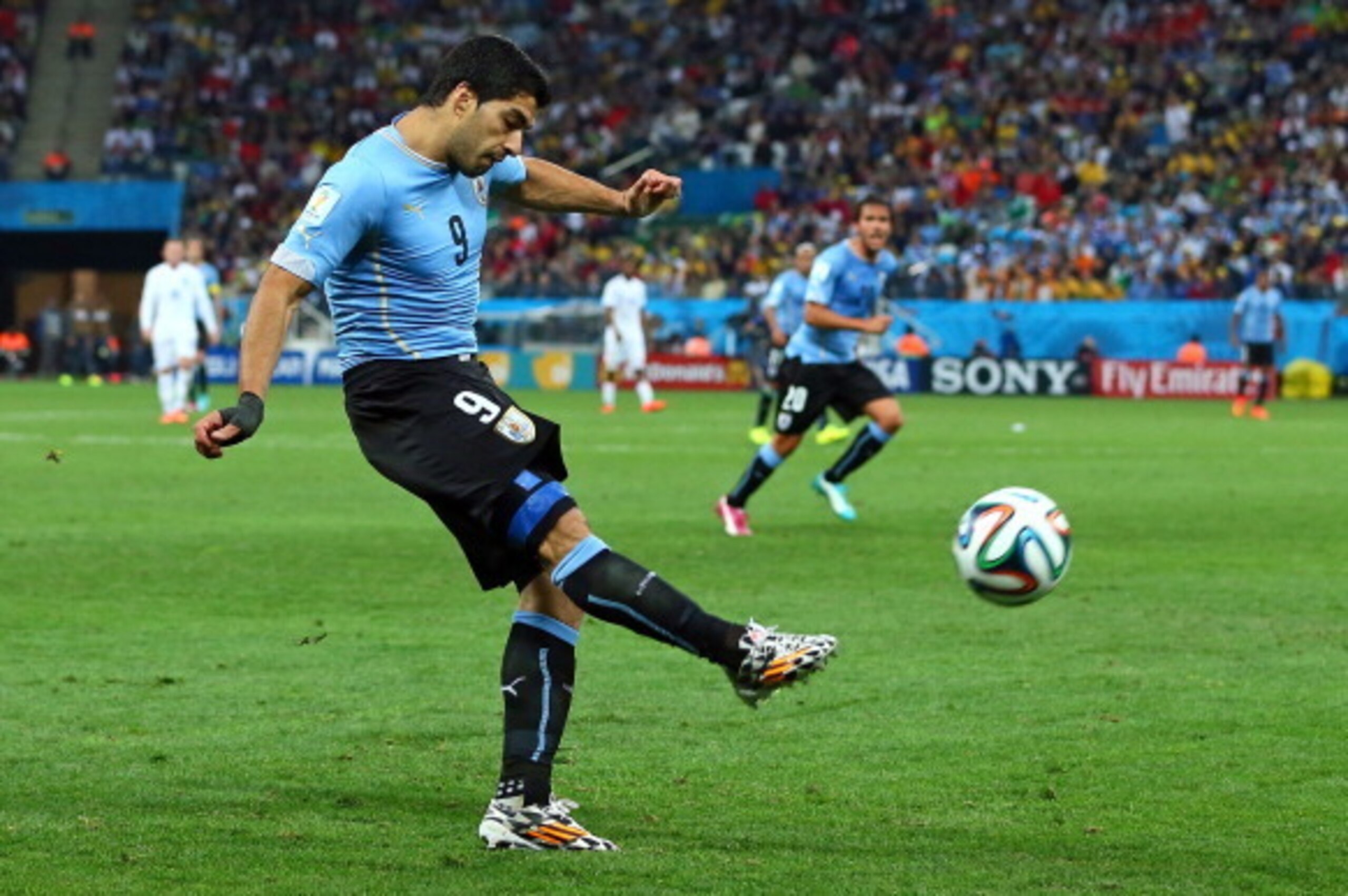 SAO PAULO, BRAZIL - JUNE 19:  Luis Suarez of Uruguay kicks the ball during the 2014 FIFA World Cup Brazil Group D match between Uruguay and England at Arena de Sao Paulo on June 19, 2014 in Sao Paulo, Brazil.  (Photo by Kevin C. Cox/Getty Images)
