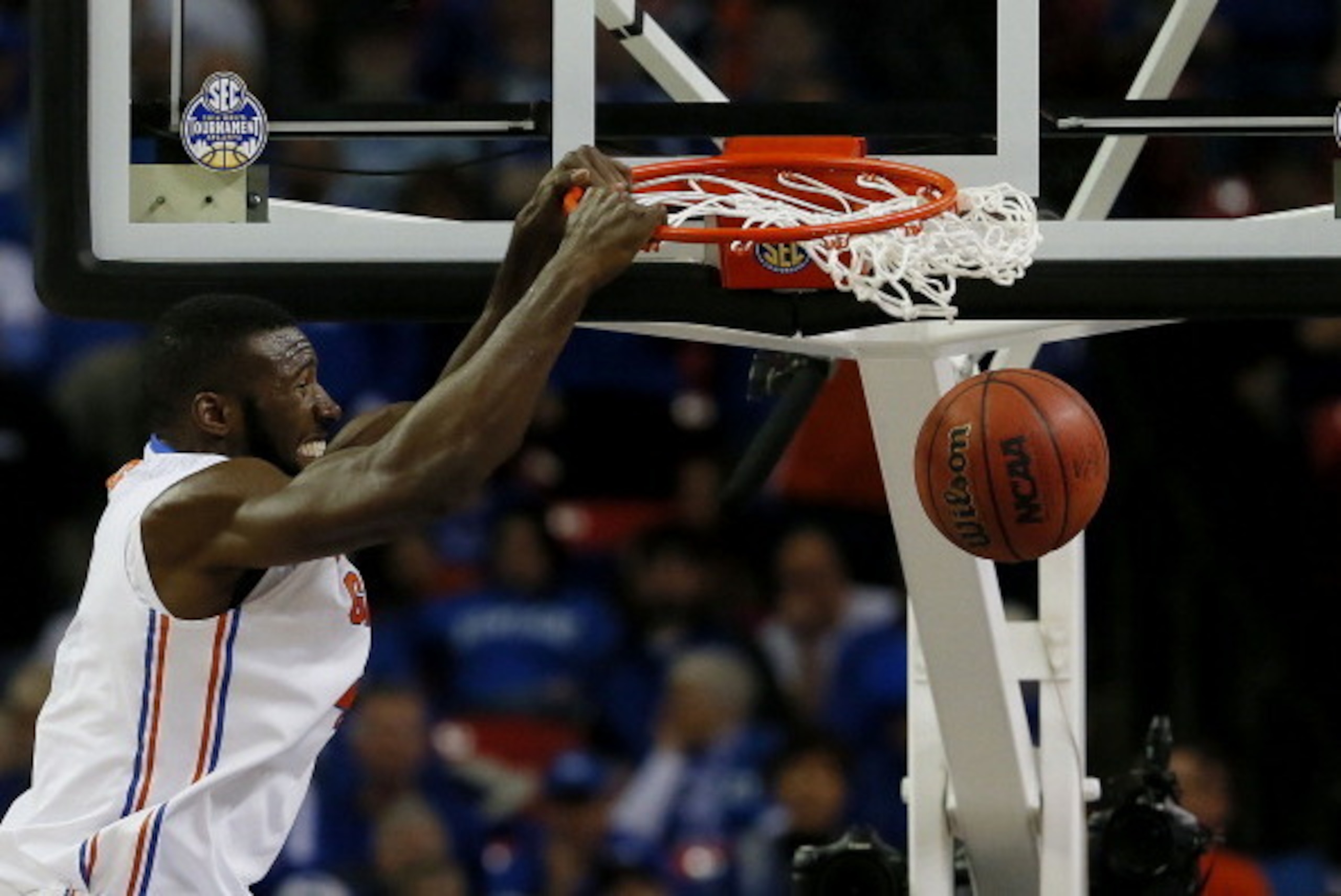 ATLANTA, GA - MARCH 16:  Patric Young #4 of the Florida Gators dunks against the Kentucky Wildcats in the seond half during the Championship game of the 2014 Men's SEC Basketball Tournament at Georgia Dome on March 16, 2014 in Atlanta, Georgia.  (Photo by